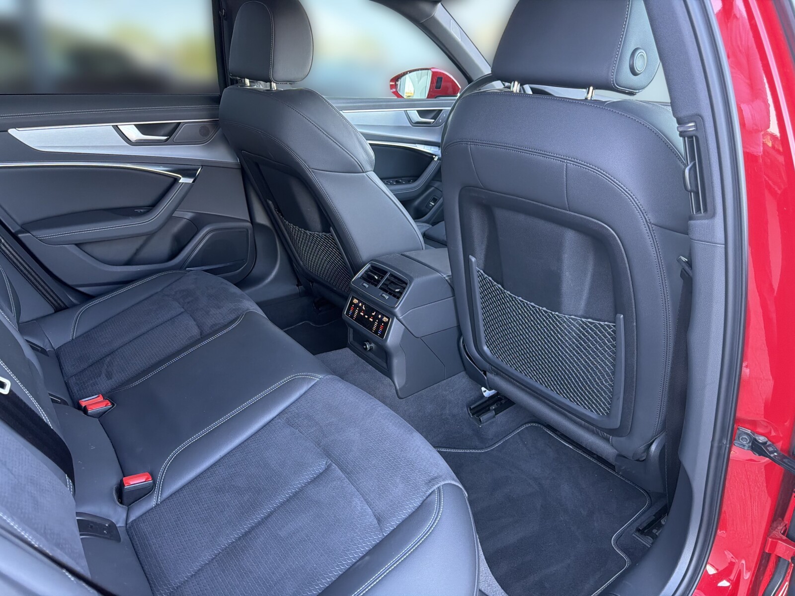 Audi A6 Avant - zdjęcie 17