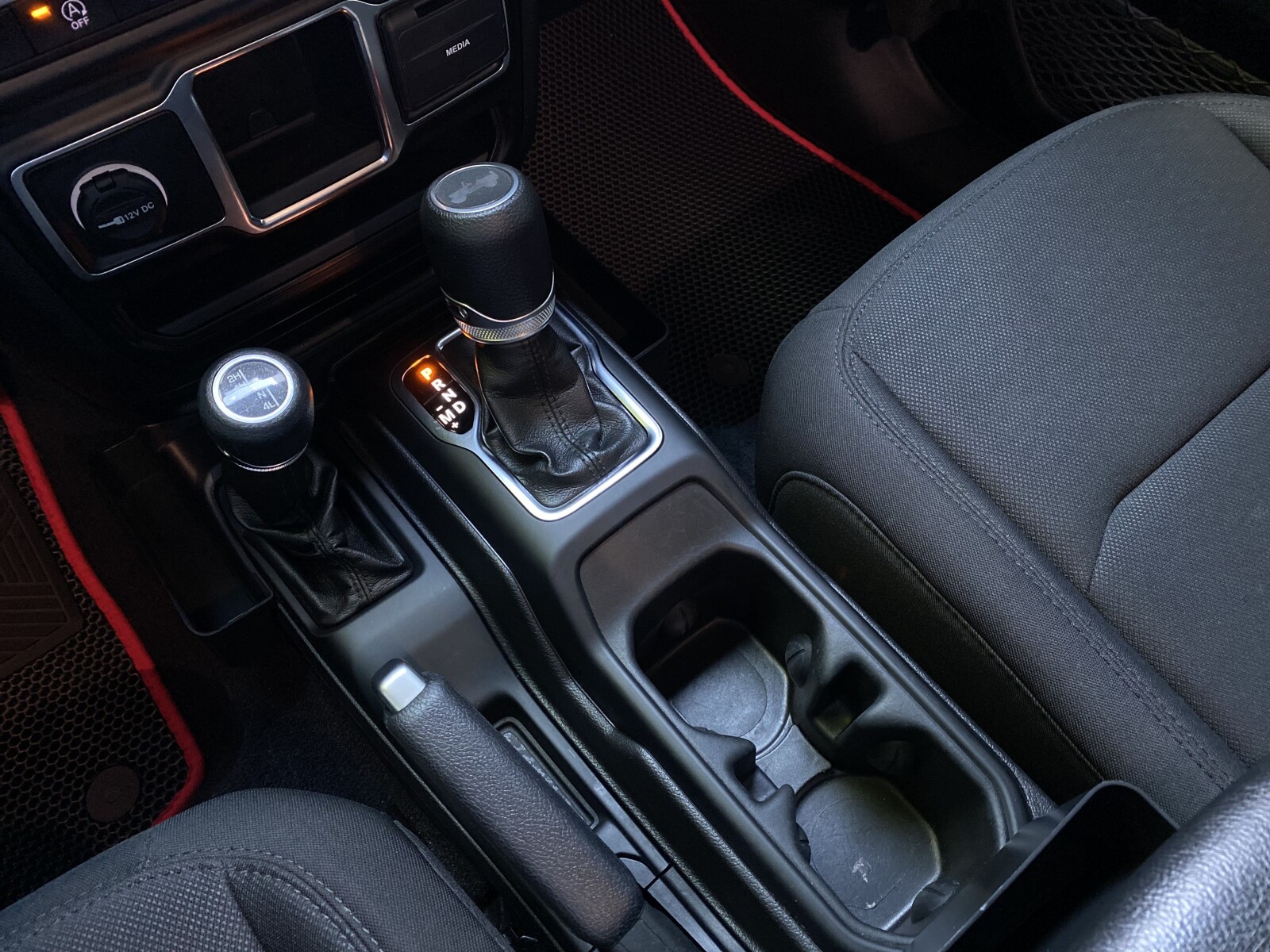 Jeep Wrangler - zdjęcie 13