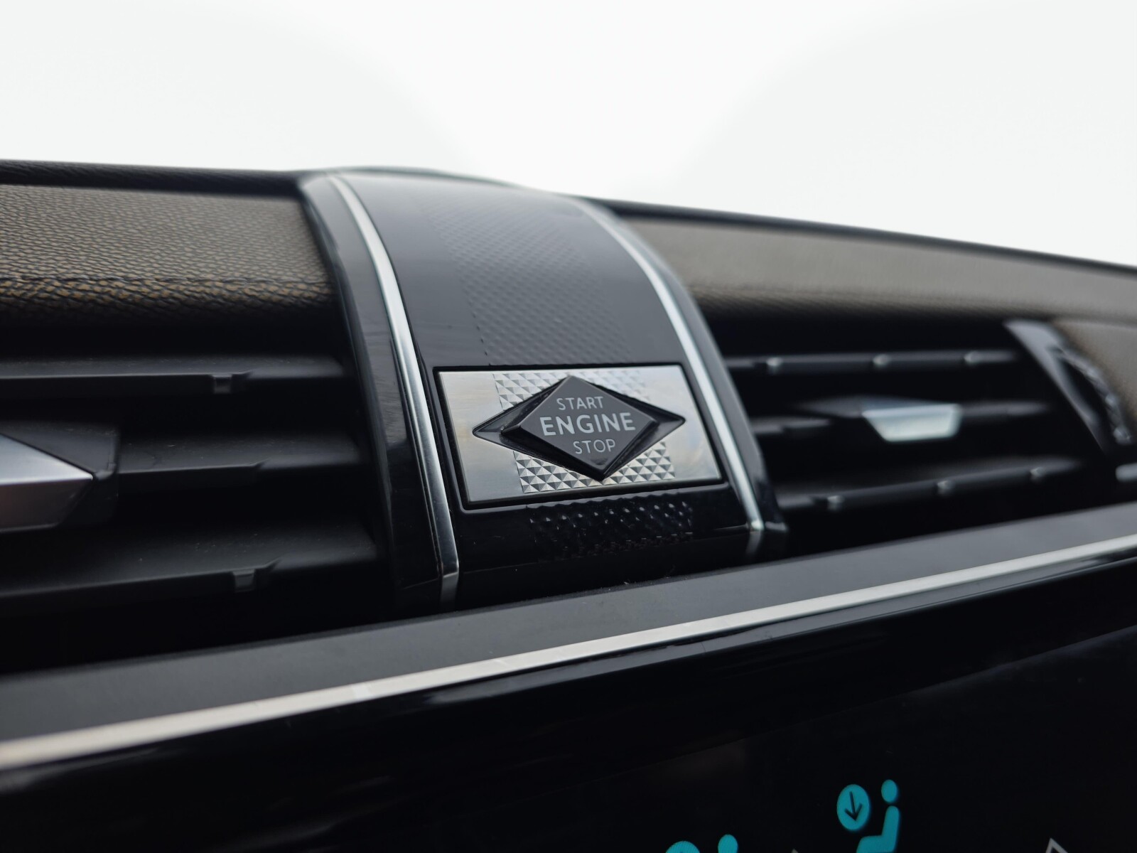 DS Automobiles DS 7 Crossback - zdjęcie 28