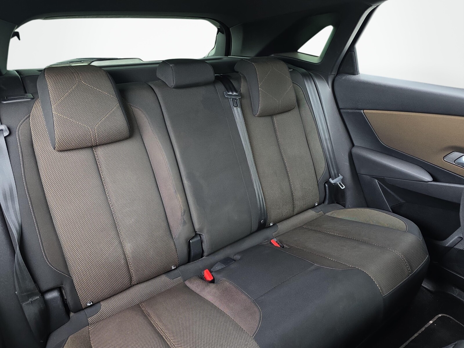 DS Automobiles DS 7 Crossback - zdjęcie 31