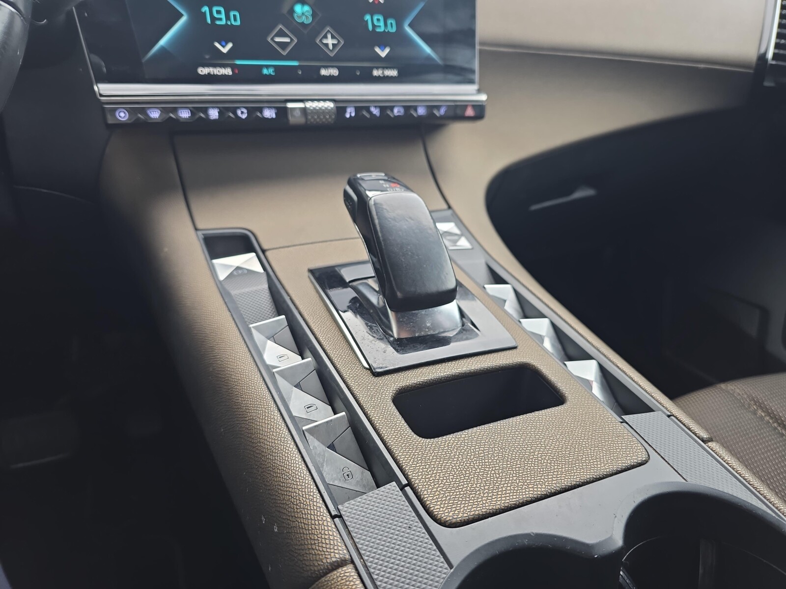 DS Automobiles DS 7 Crossback - zdjęcie 25