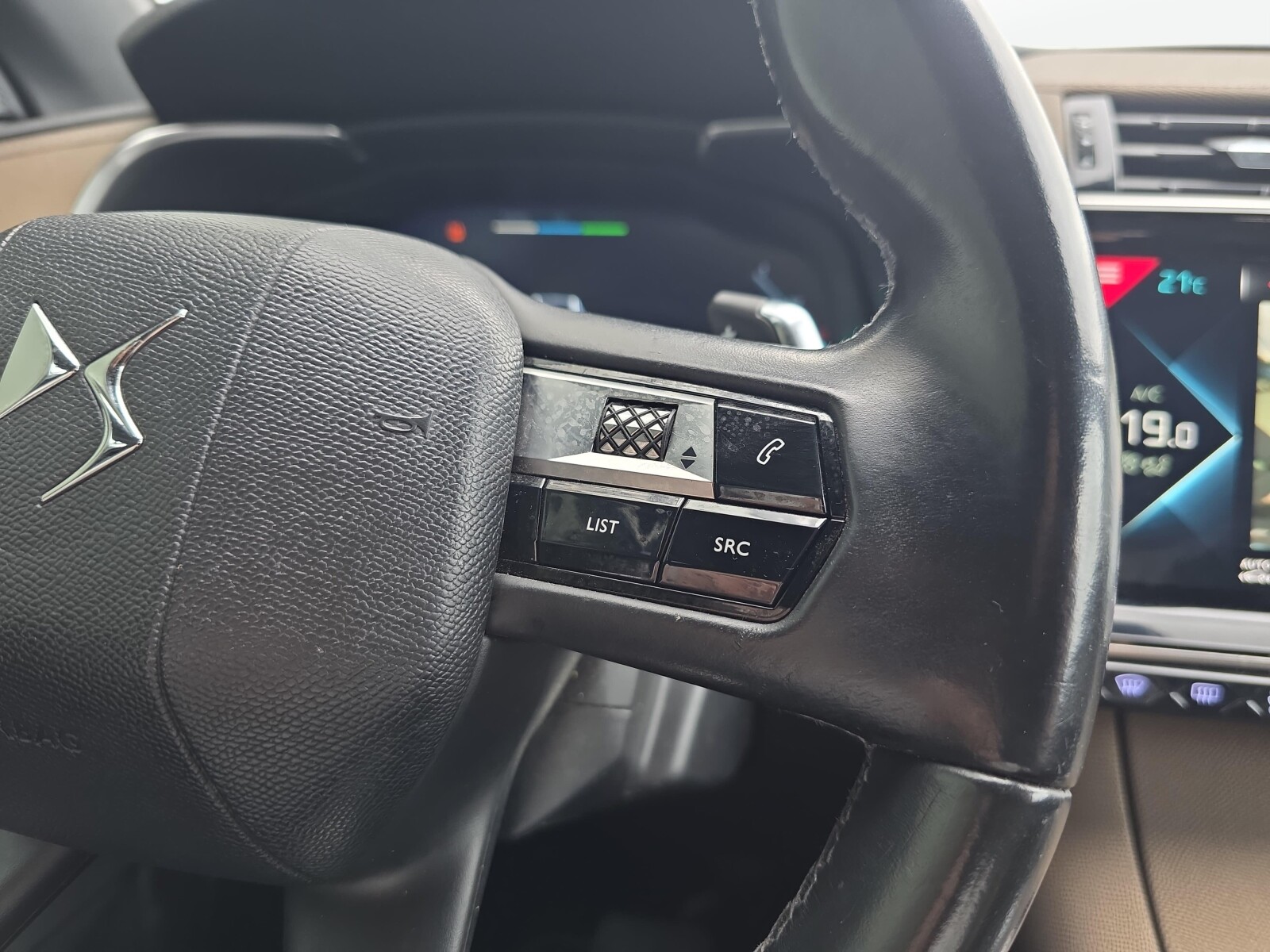 DS Automobiles DS 7 Crossback - zdjęcie 13