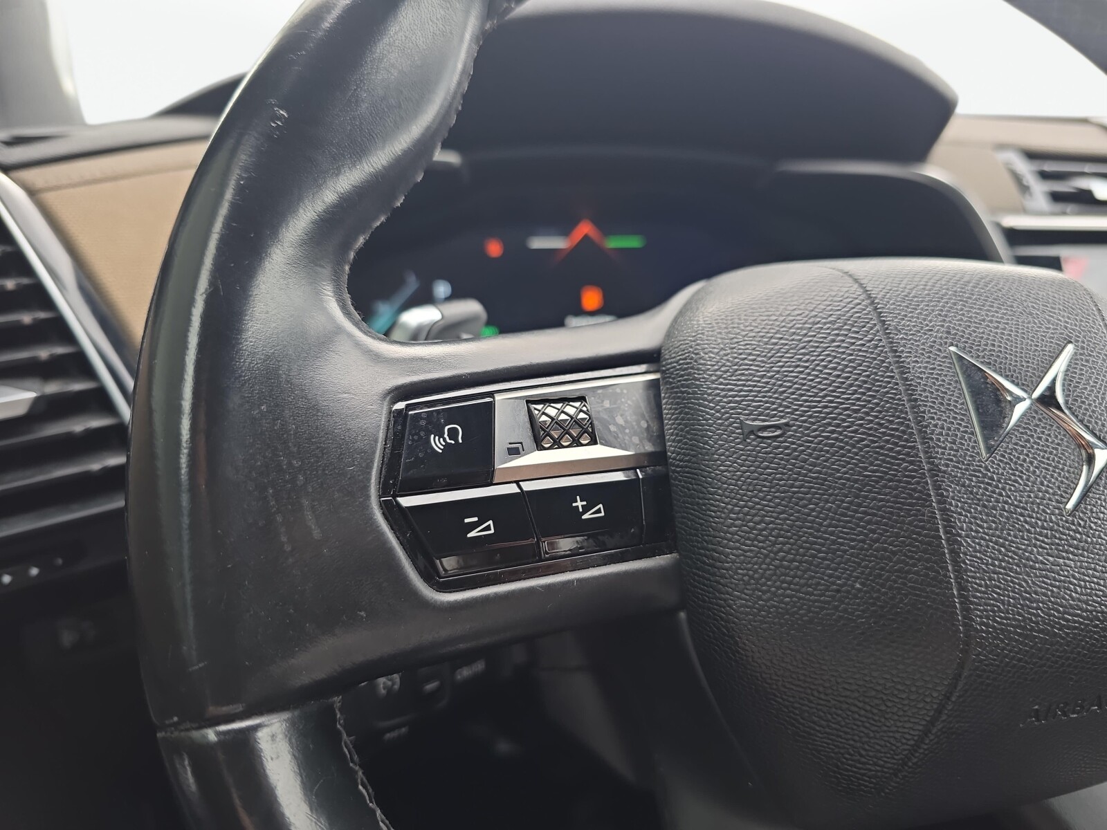 DS Automobiles DS 7 Crossback - zdjęcie 14