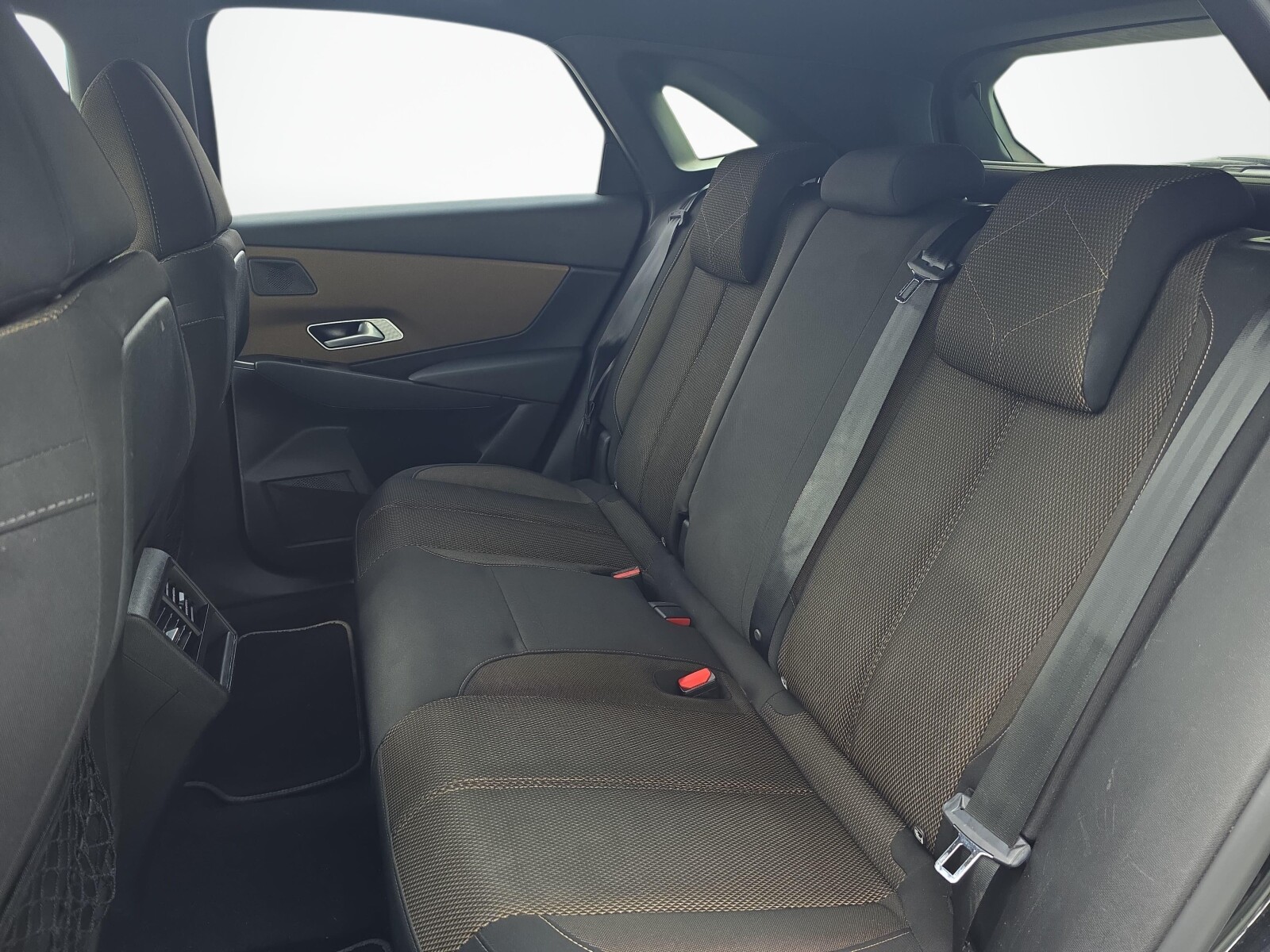 DS Automobiles DS 7 Crossback - zdjęcie 30