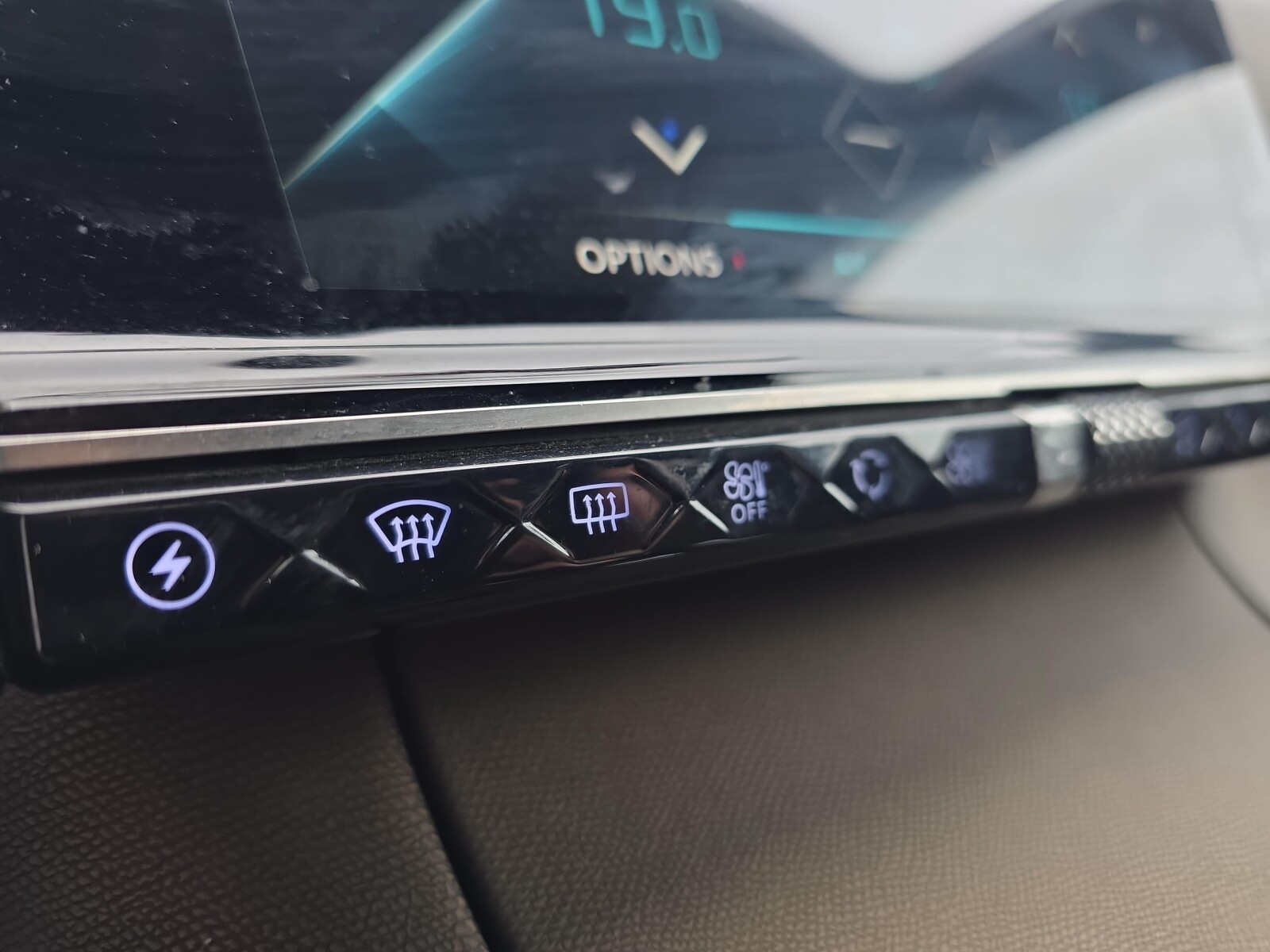 DS Automobiles DS 7 Crossback - zdjęcie 27