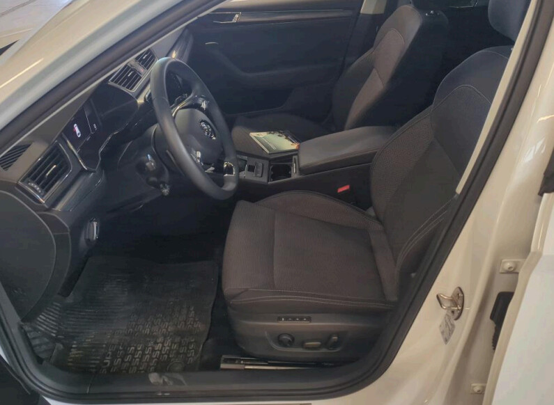 Škoda Superb - zdjęcie 4