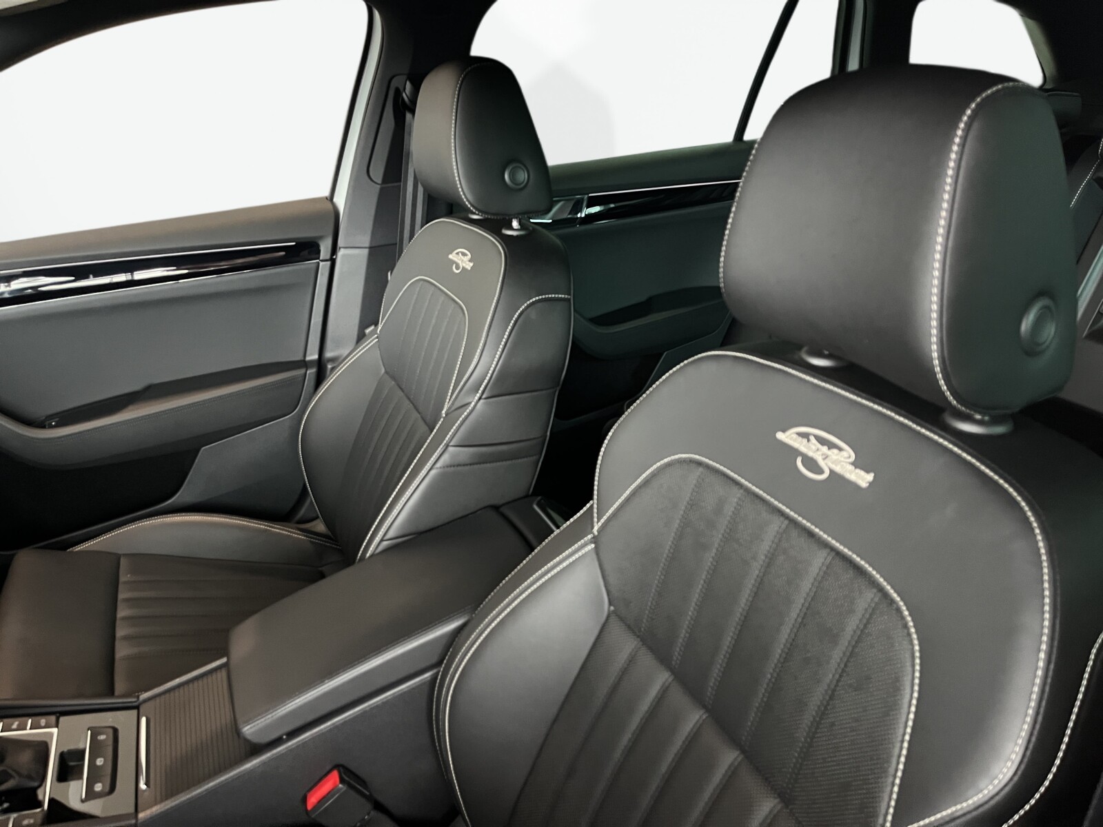 Škoda Superb Combi - zdjęcie 13