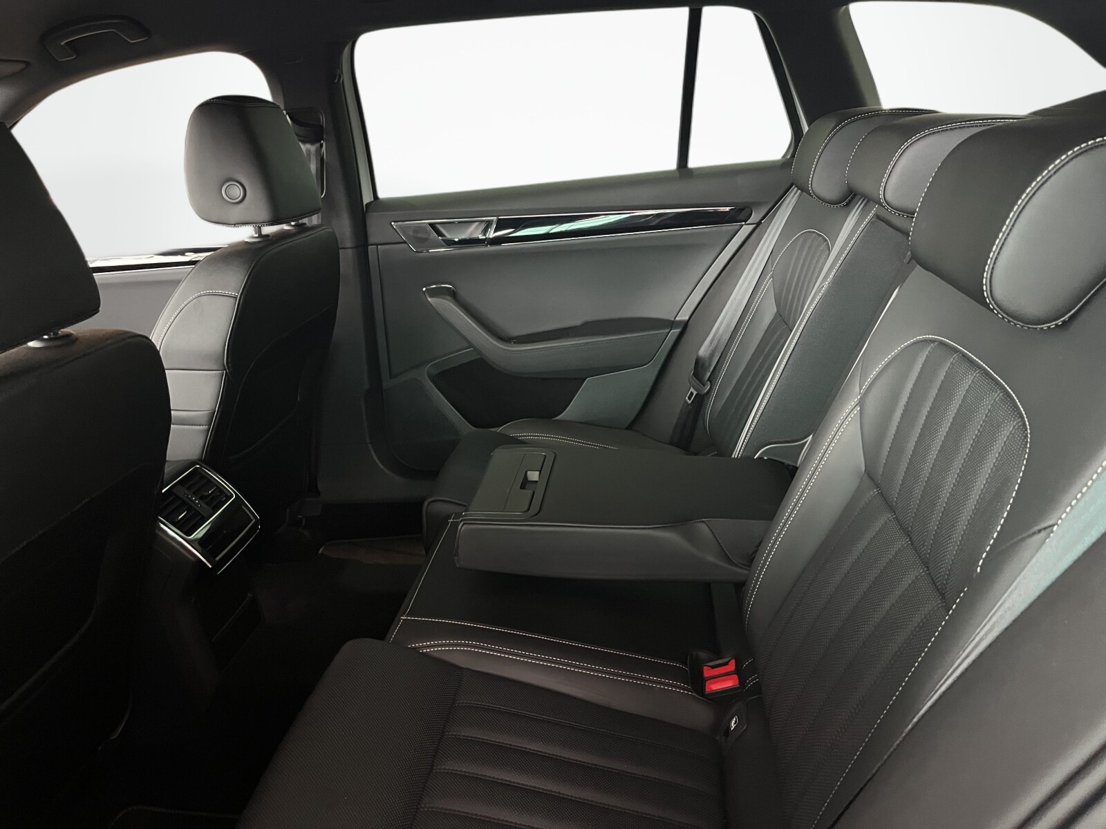 Škoda Superb Combi - zdjęcie 16