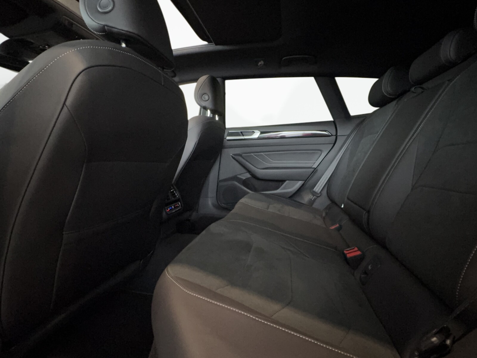 Volkswagen Arteon - zdjęcie 21