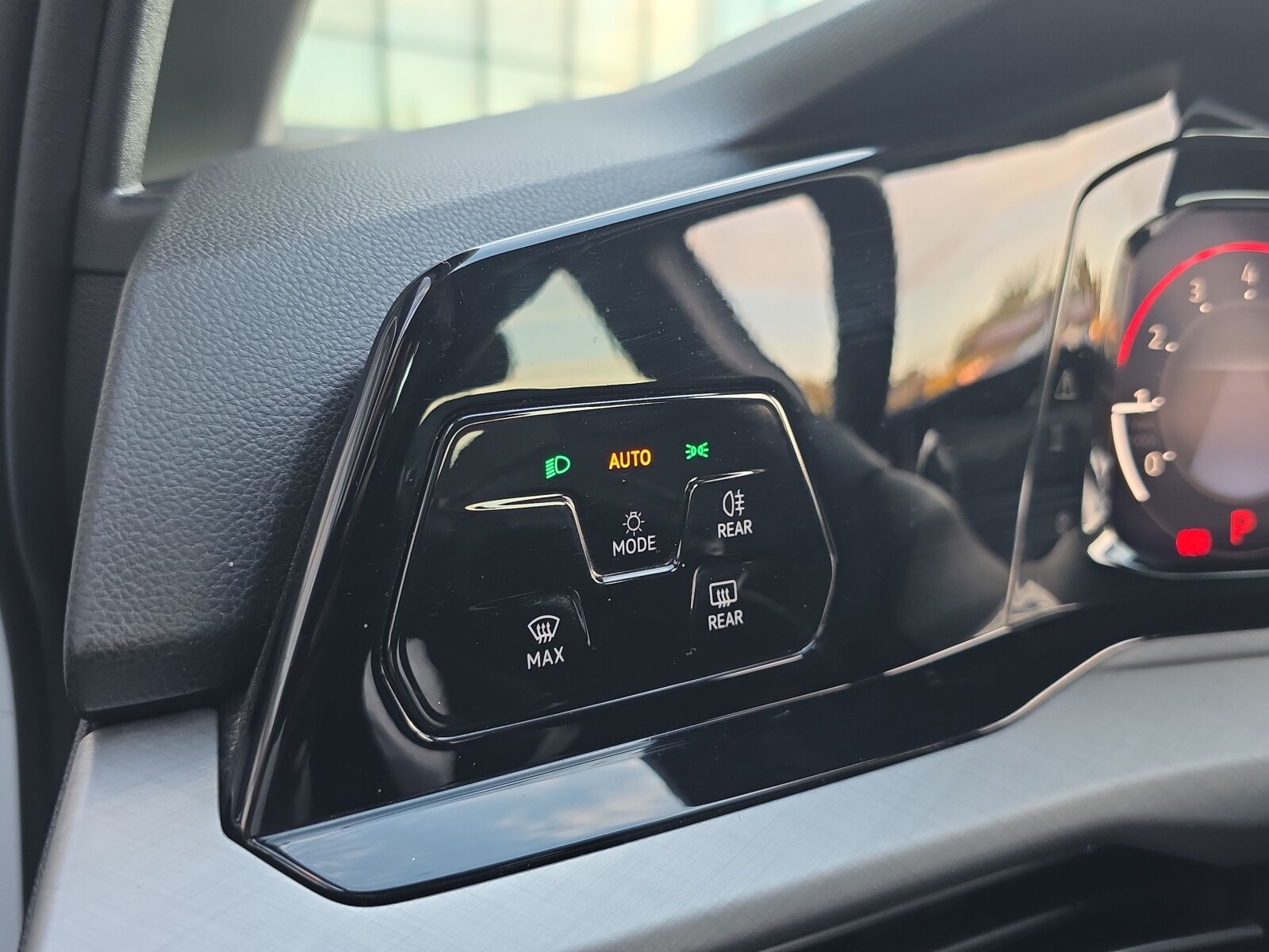 Volkswagen Golf - zdjęcie 11