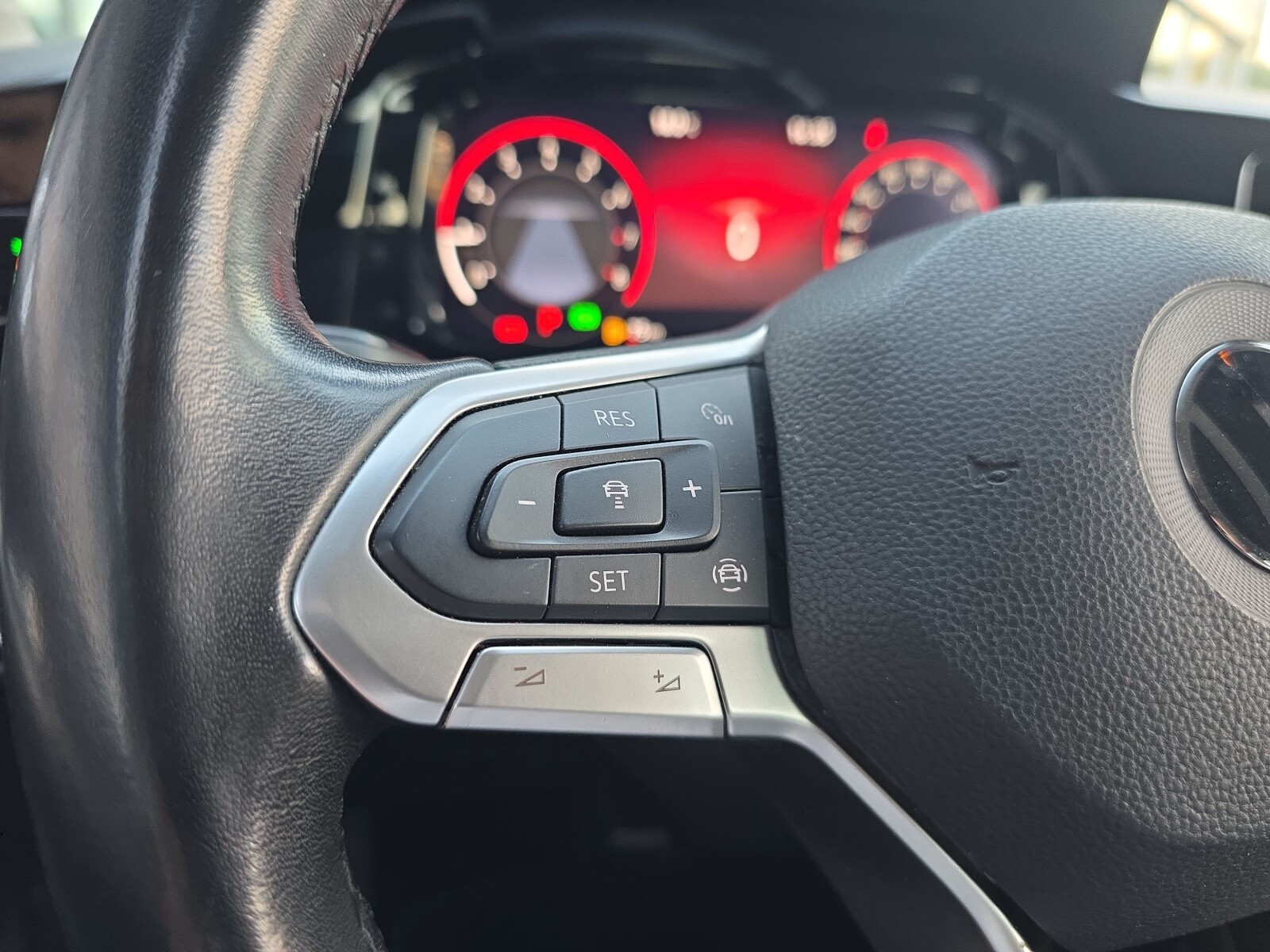 Volkswagen Golf - zdjęcie 13