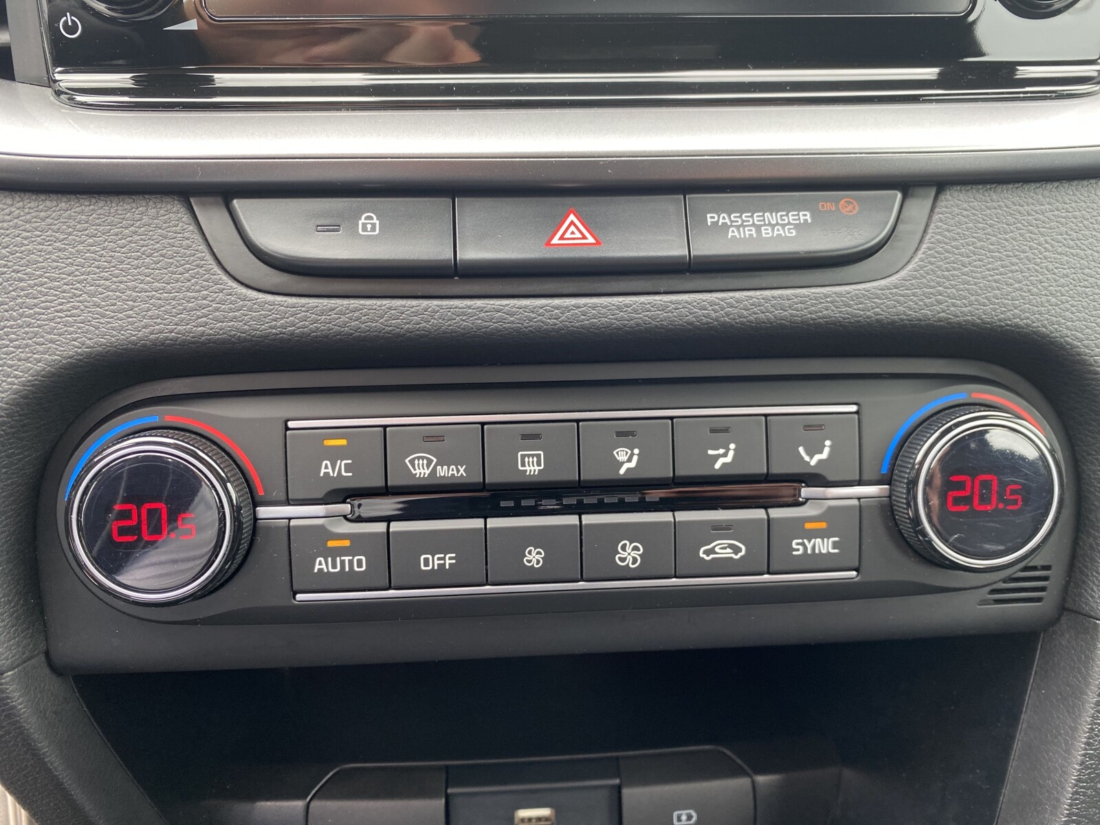 Kia Ceed - zdjęcie 24