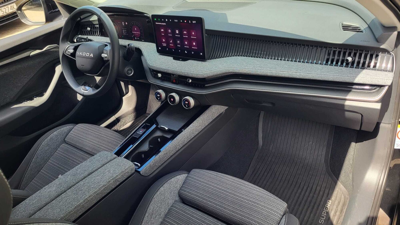 Škoda Superb Combi - zdjęcie 18