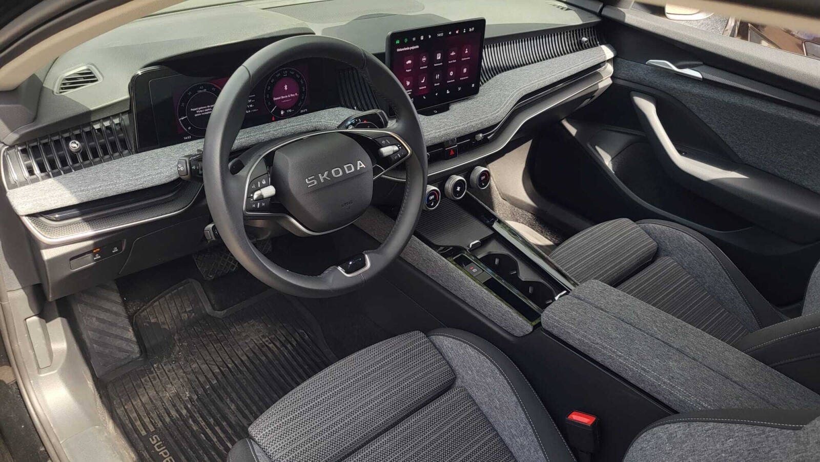 Škoda Superb Combi - zdjęcie 10