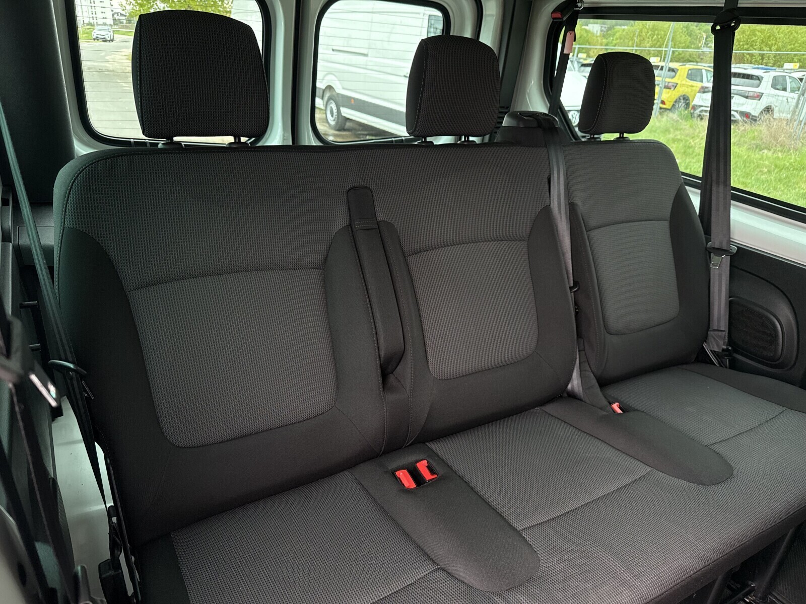 Renault Trafic - zdjęcie 23