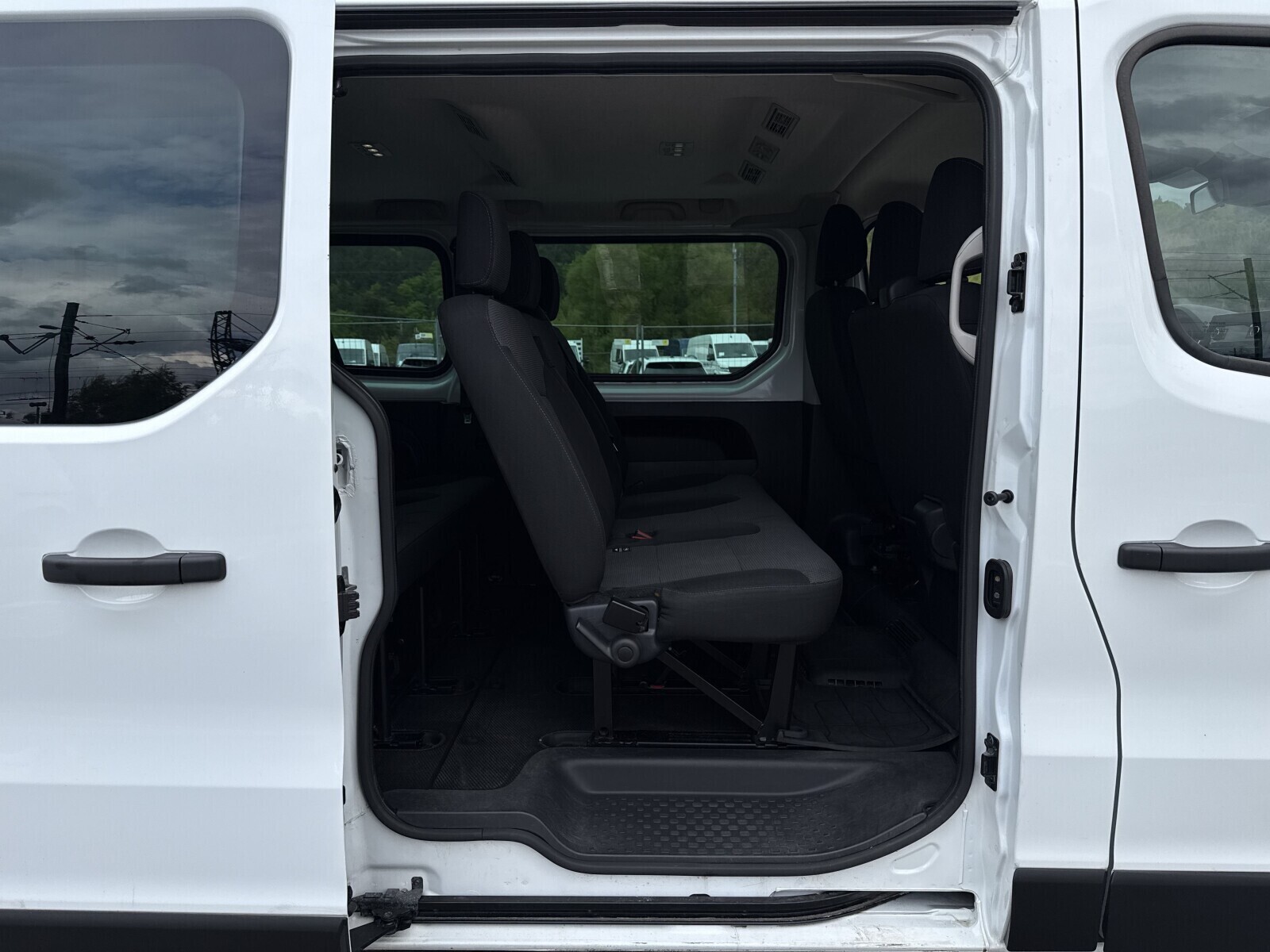 Renault Trafic - zdjęcie 24