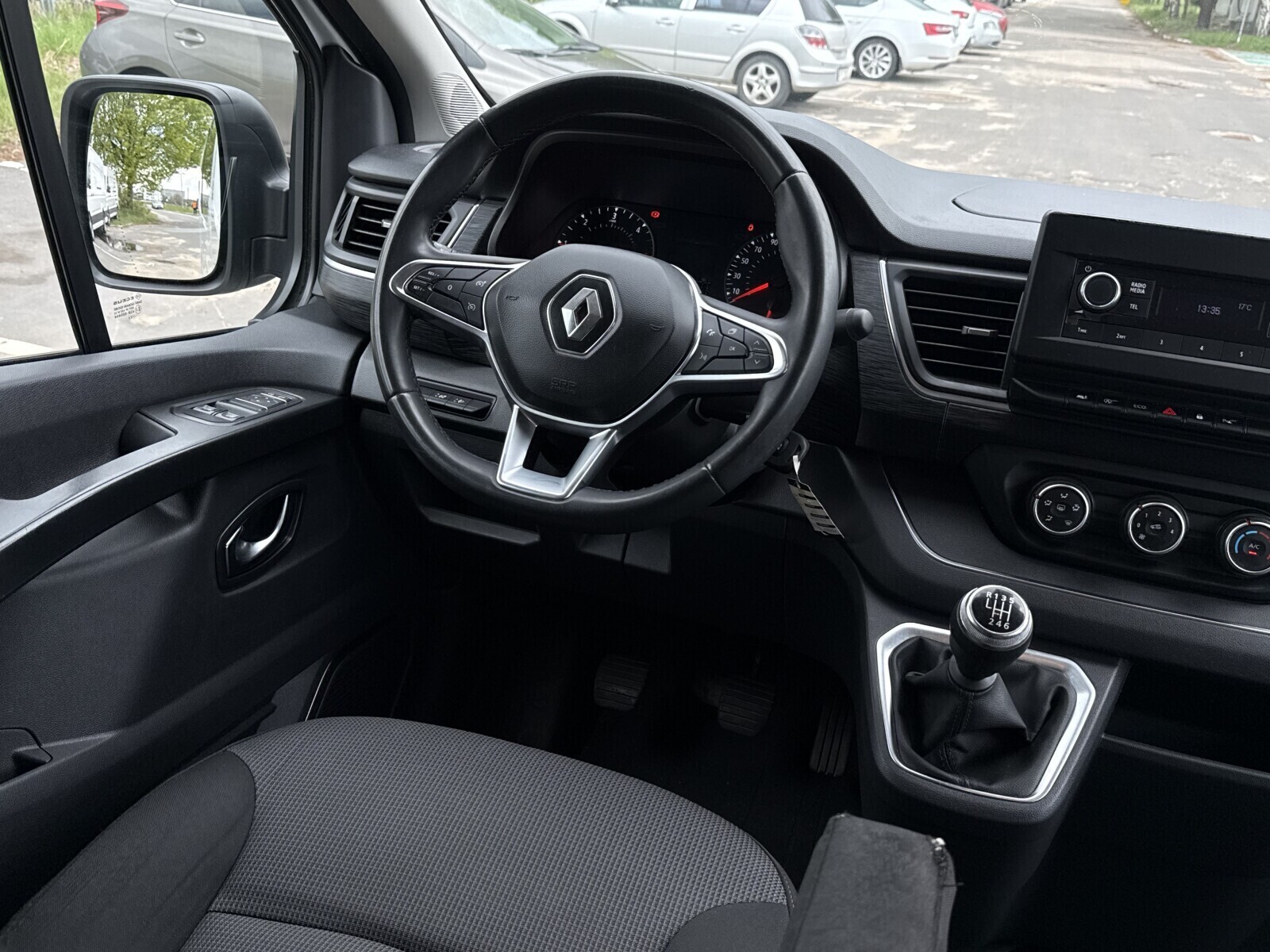 Renault Trafic - zdjęcie 9