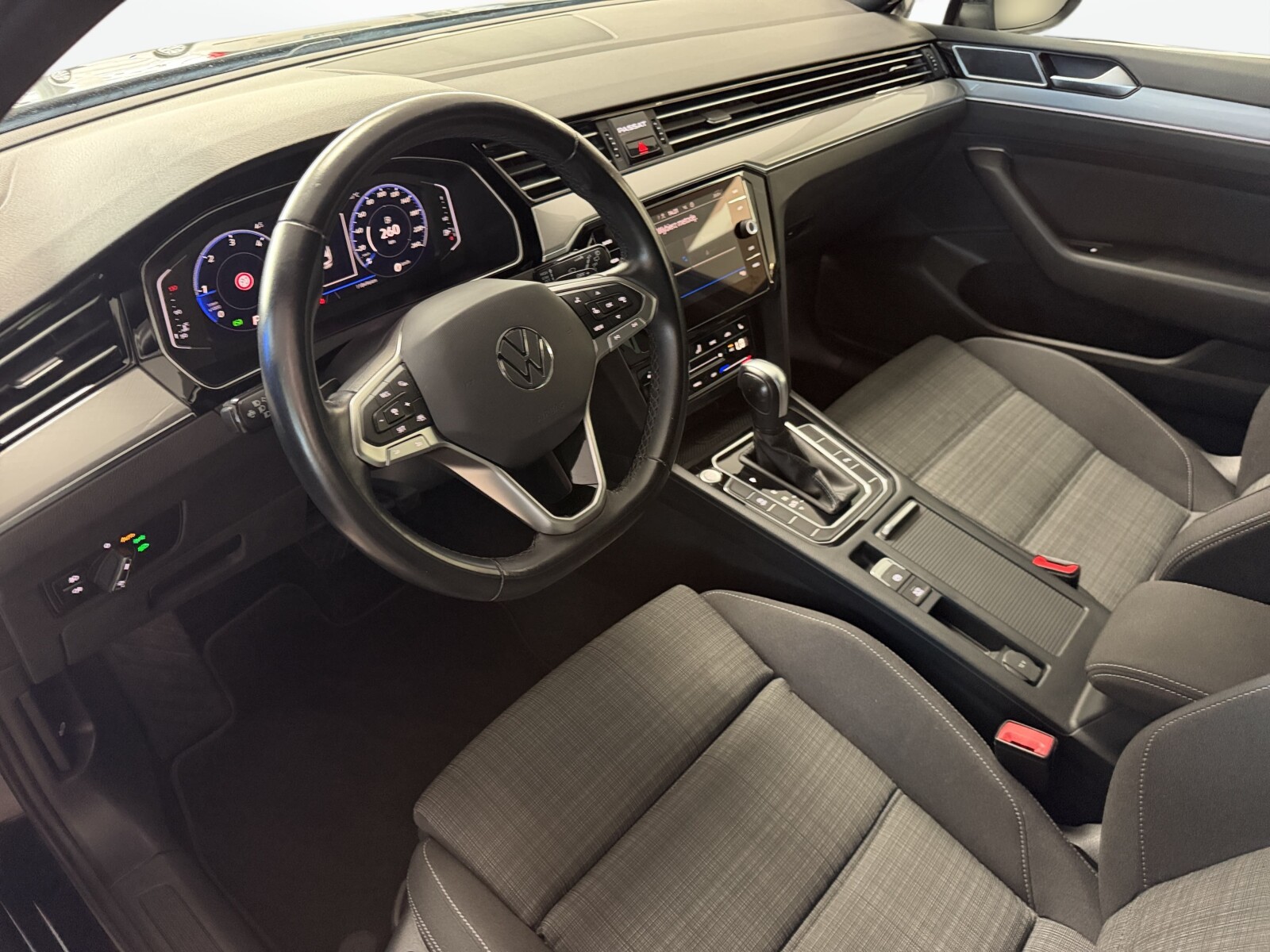 Volkswagen Passat Variant - zdjęcie 40