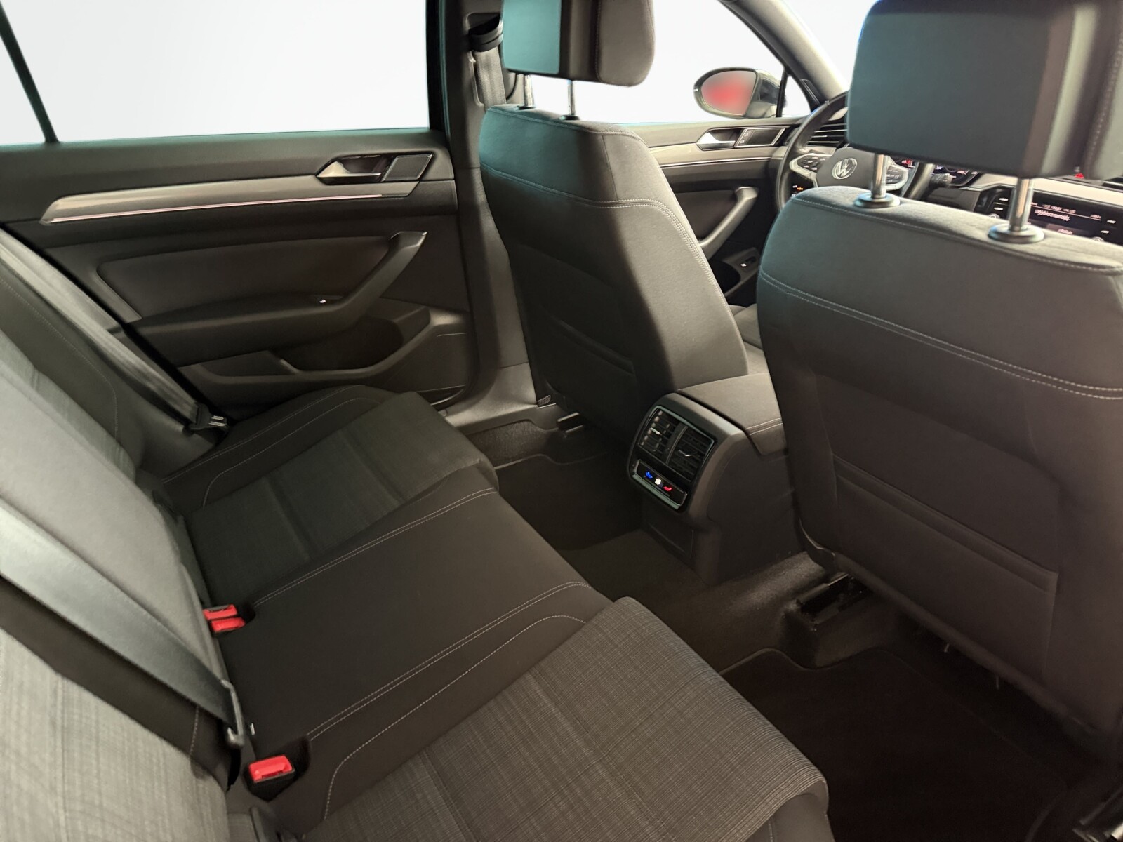 Volkswagen Passat Variant - zdjęcie 17
