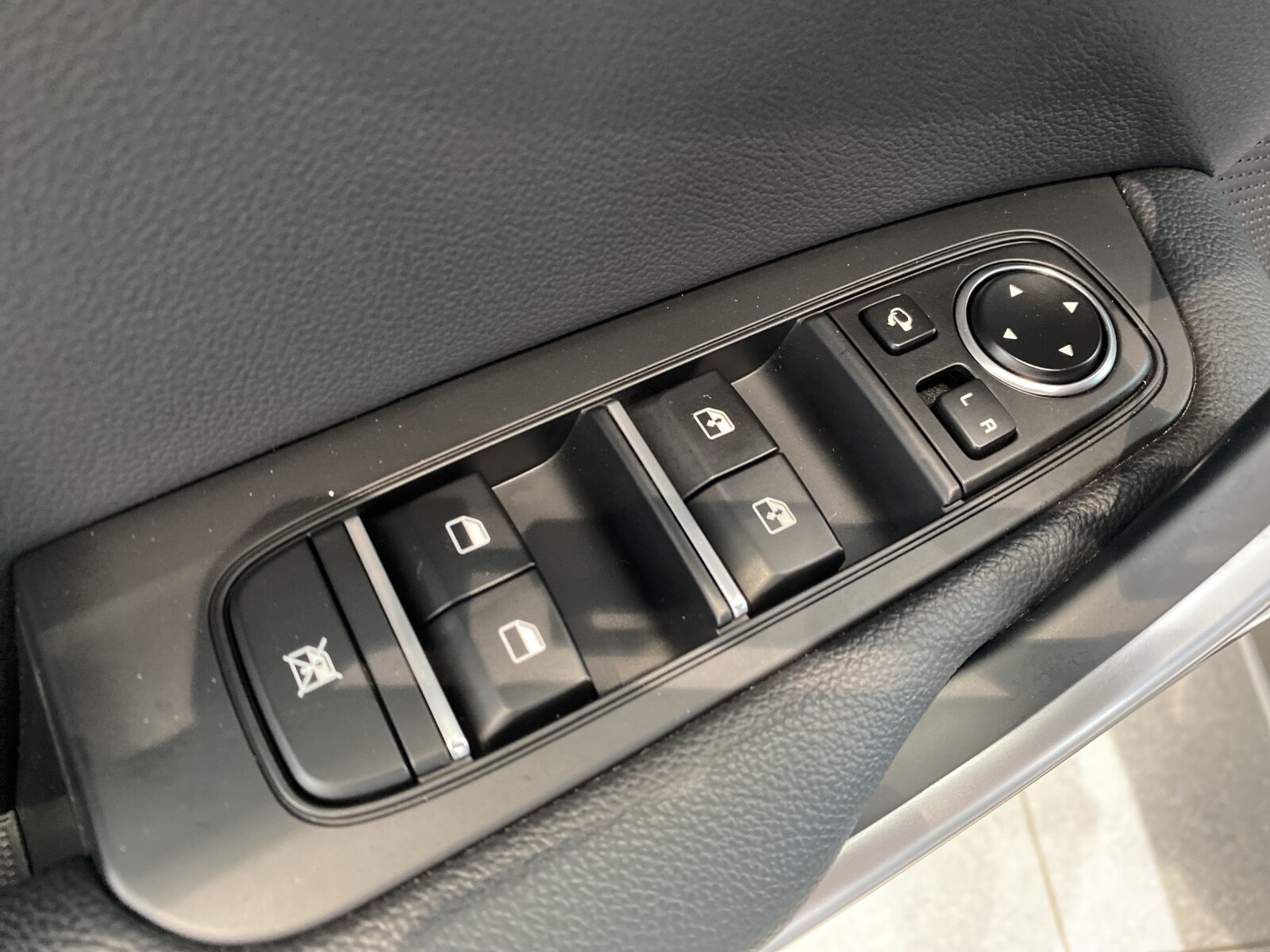 Kia Pro_cee'd - zdjęcie 9