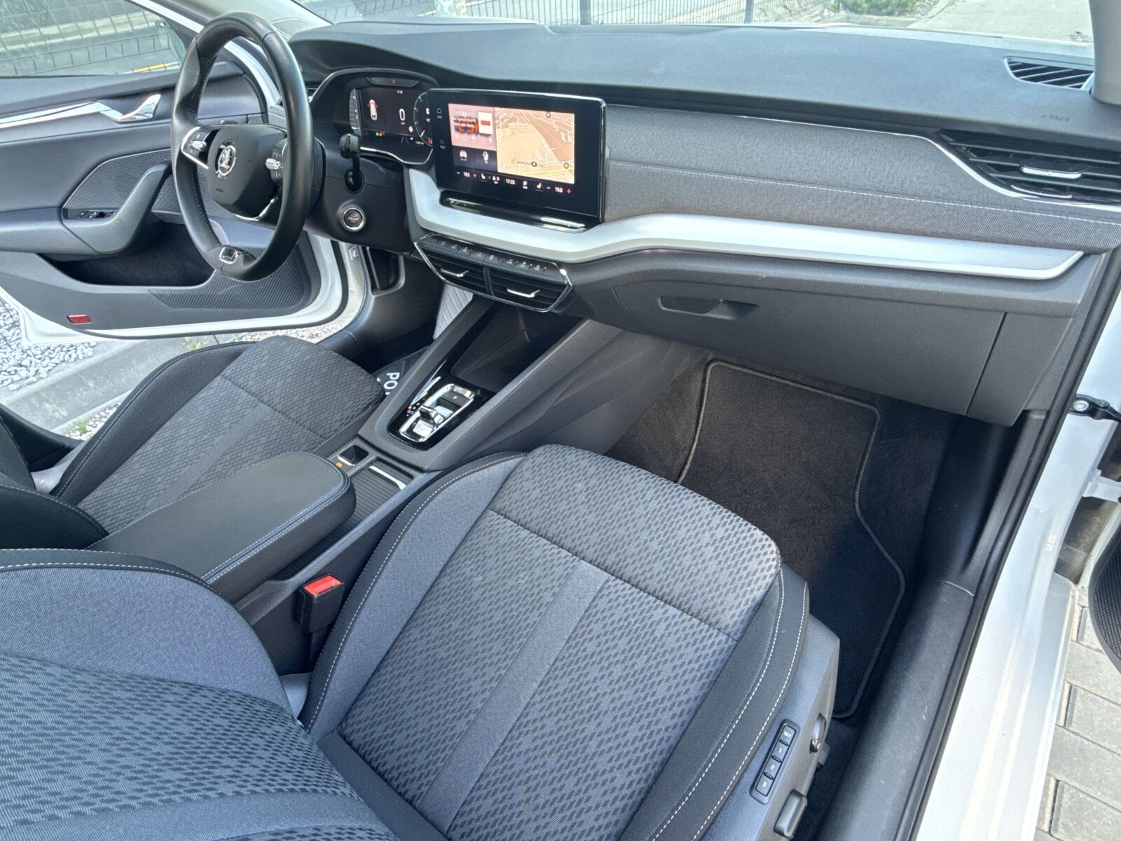 Škoda Octavia Combi - zdjęcie 11