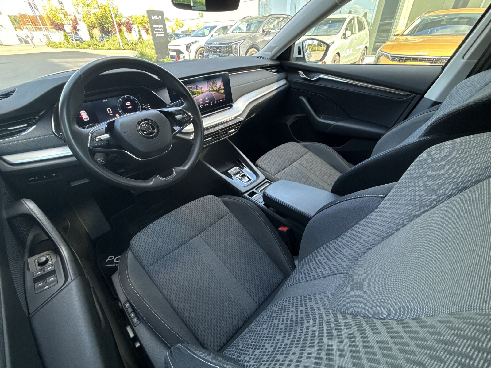 Škoda Octavia Combi - zdjęcie 25