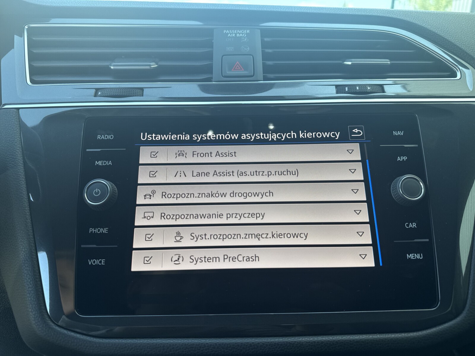 Volkswagen Tiguan Allspace - zdjęcie 25