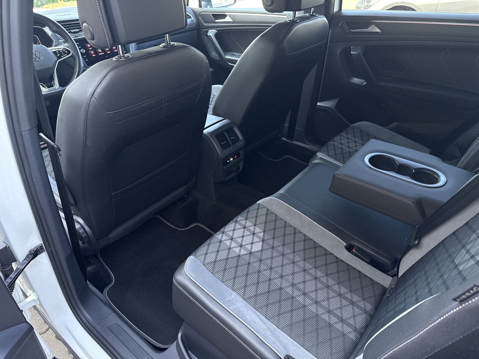 Volkswagen Tiguan Allspace - zdjęcie 21