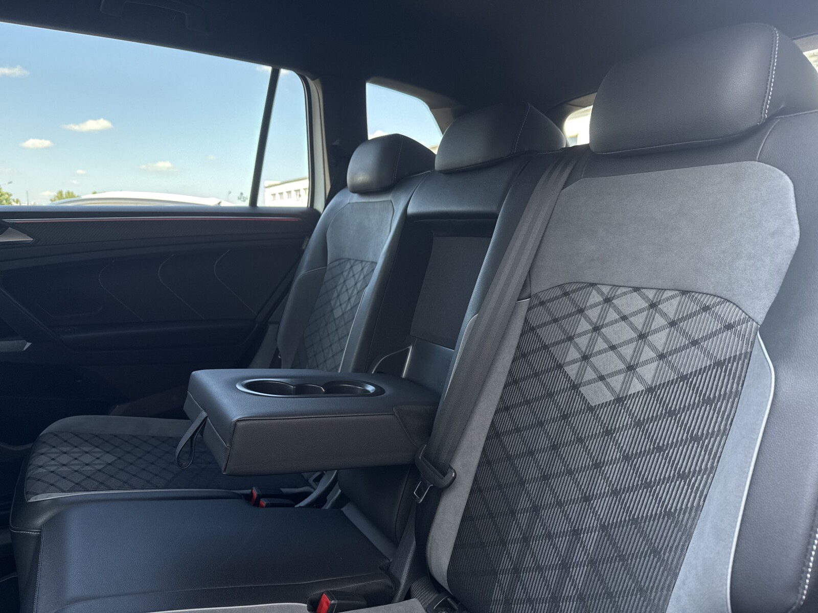 Volkswagen Tiguan Allspace - zdjęcie 20