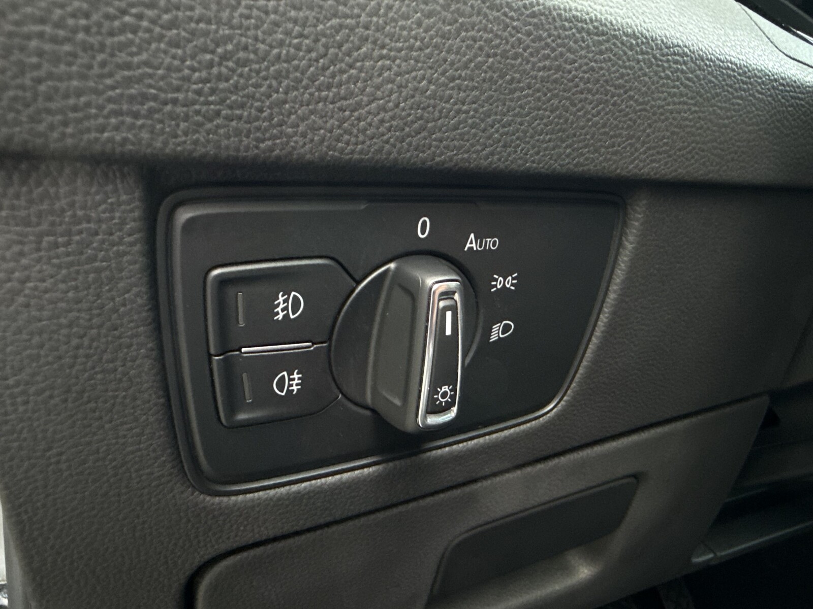 Volkswagen Passat Variant - zdjęcie 12