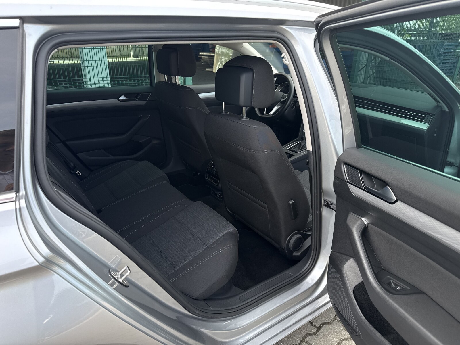 Volkswagen Passat Variant - zdjęcie 27