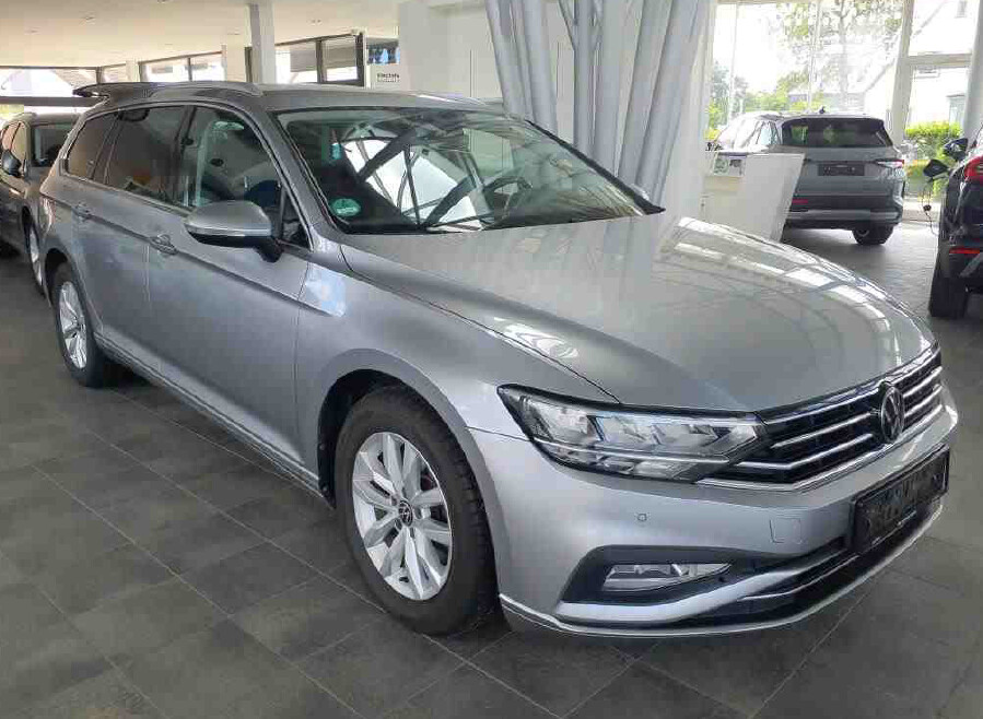 Volkswagen Passat Variant - zdjęcie 2