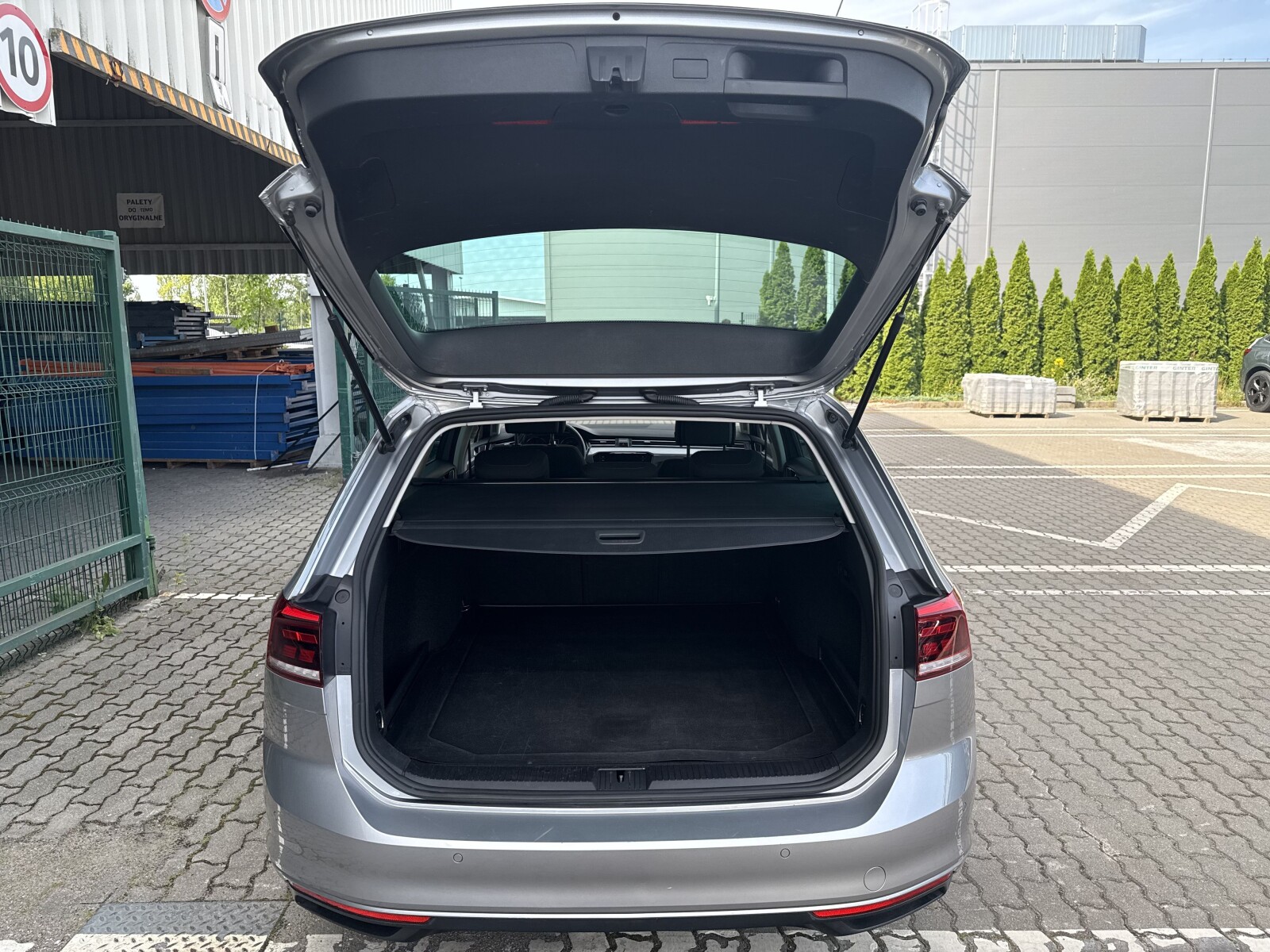 Volkswagen Passat Variant - zdjęcie 29
