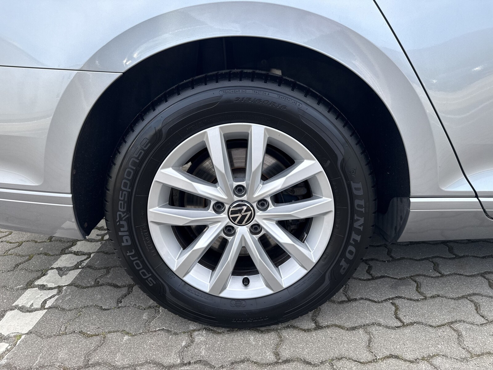 Volkswagen Passat Variant - zdjęcie 31