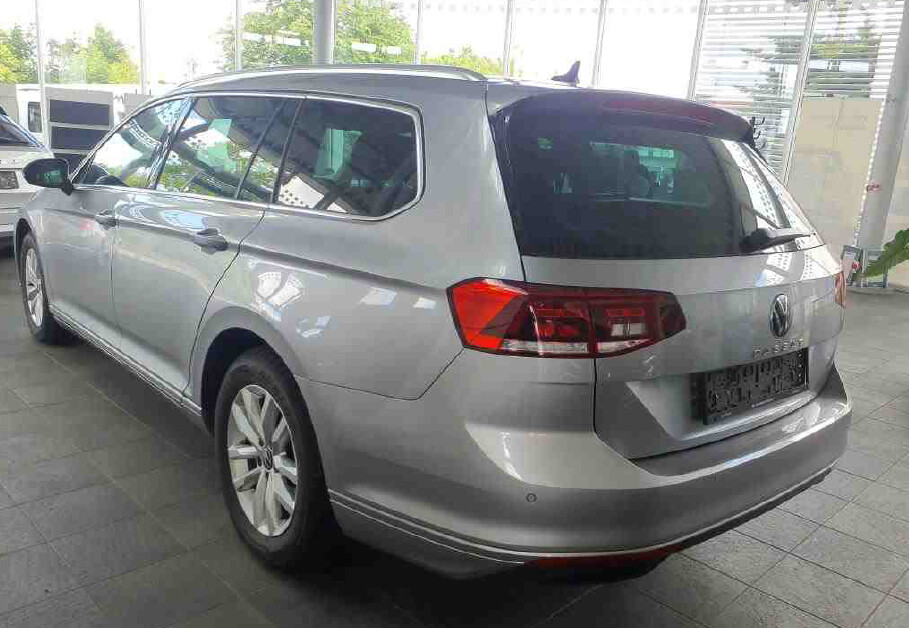 Volkswagen Passat Variant - zdjęcie 3