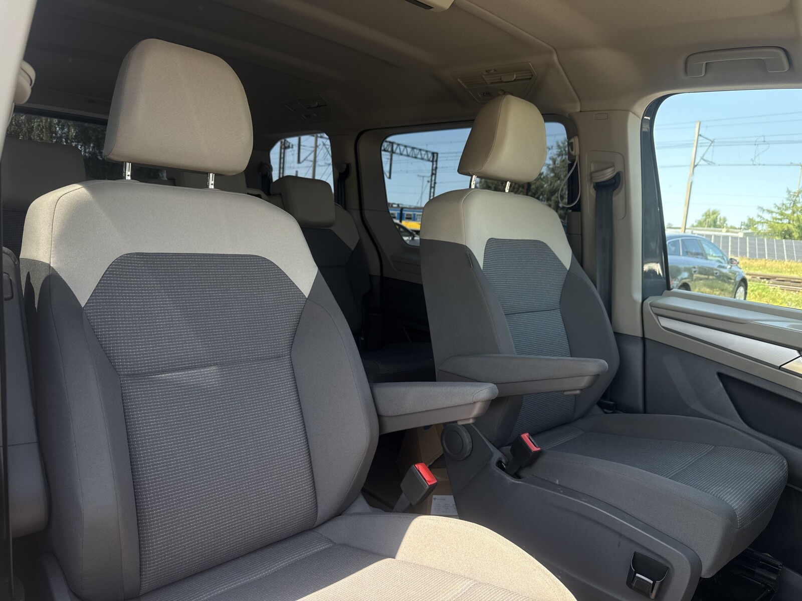 Volkswagen Multivan - zdjęcie 15