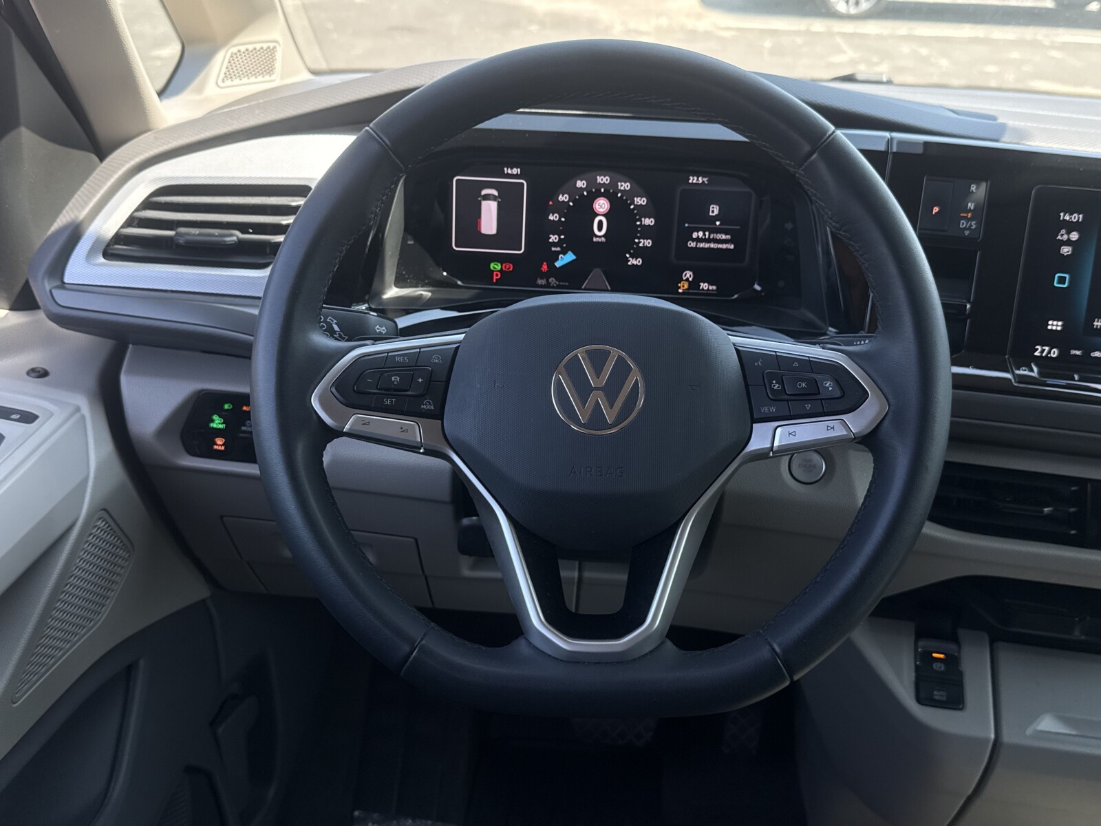 Volkswagen Multivan - zdjęcie 16