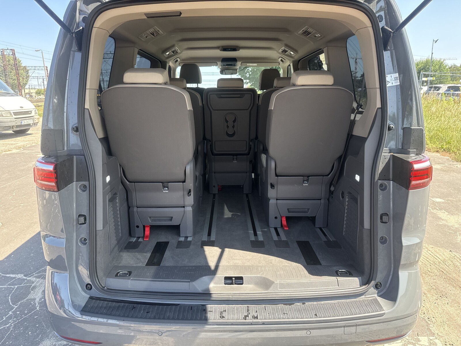 Volkswagen Multivan - zdjęcie 36