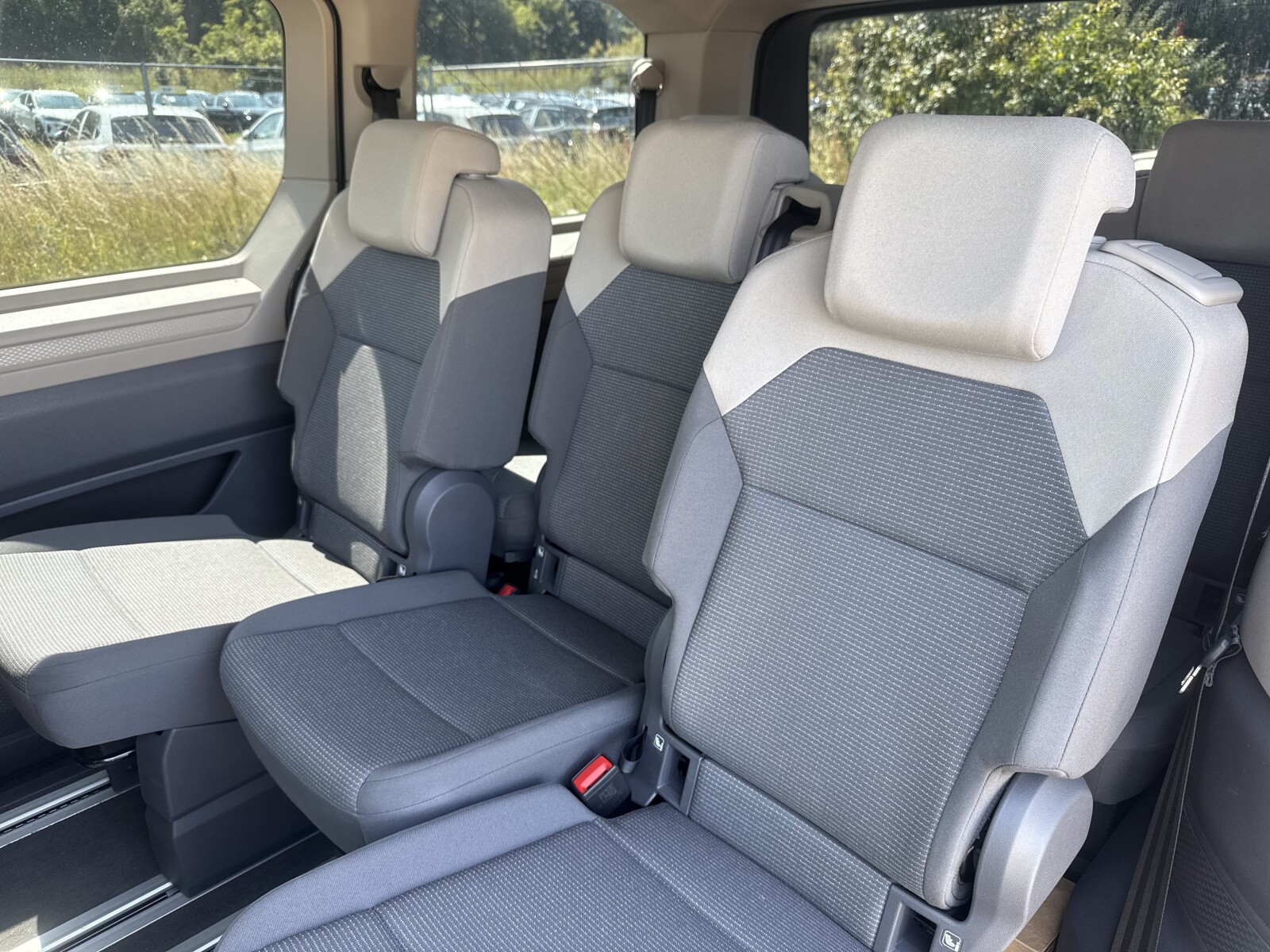 Volkswagen Multivan - zdjęcie 33