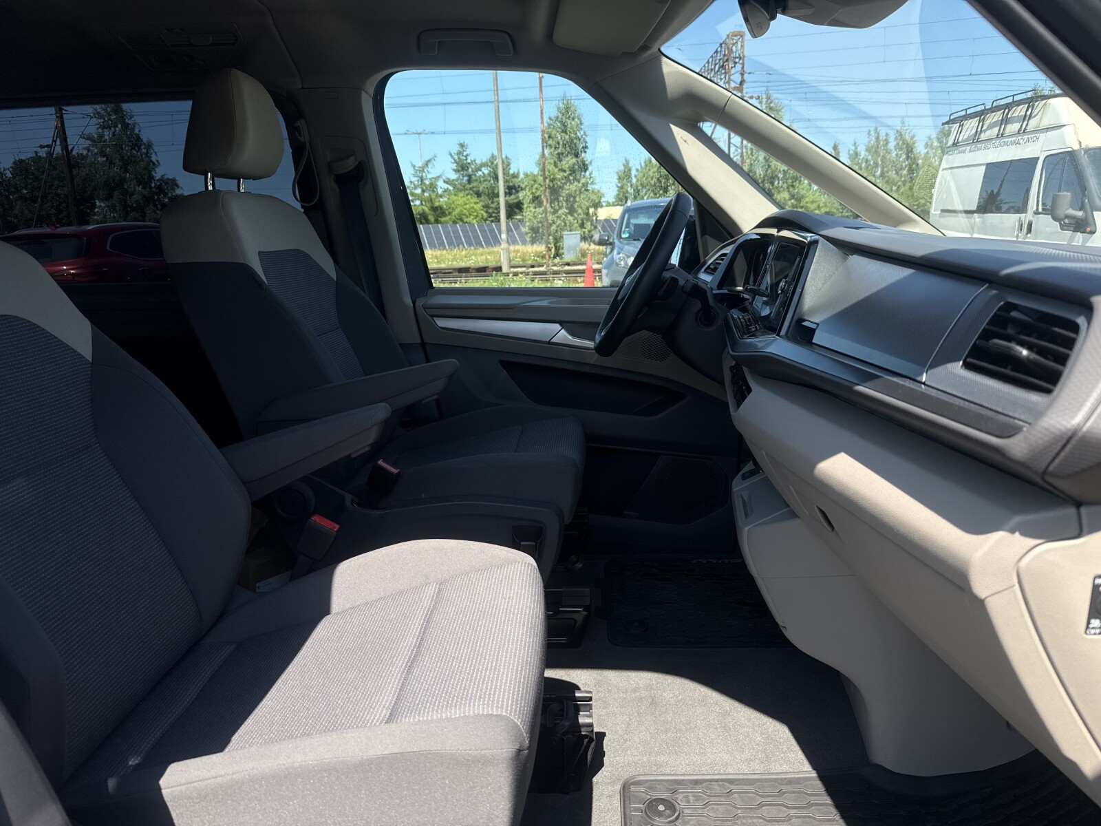 Volkswagen Multivan - zdjęcie 14