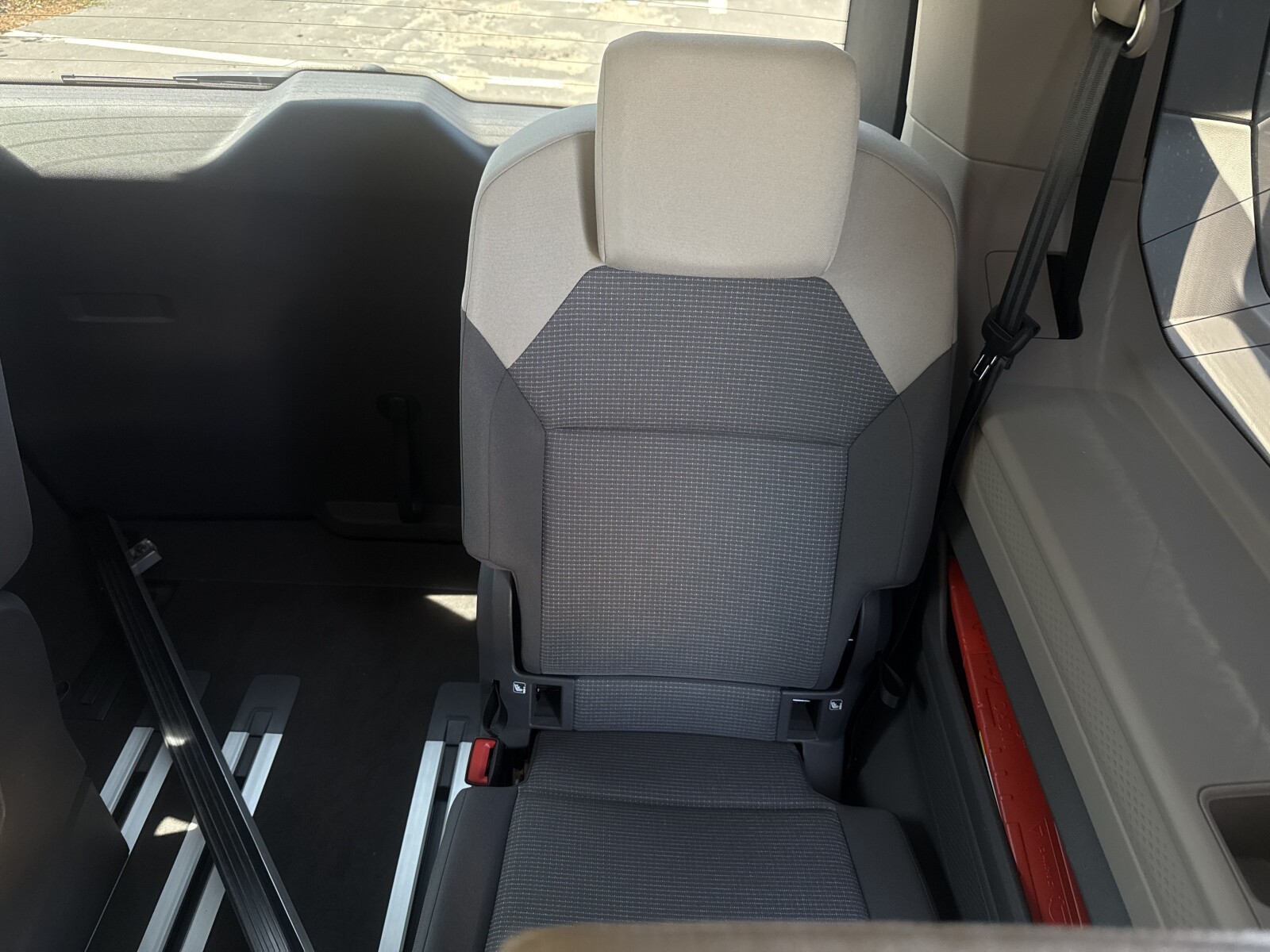 Volkswagen Multivan - zdjęcie 34