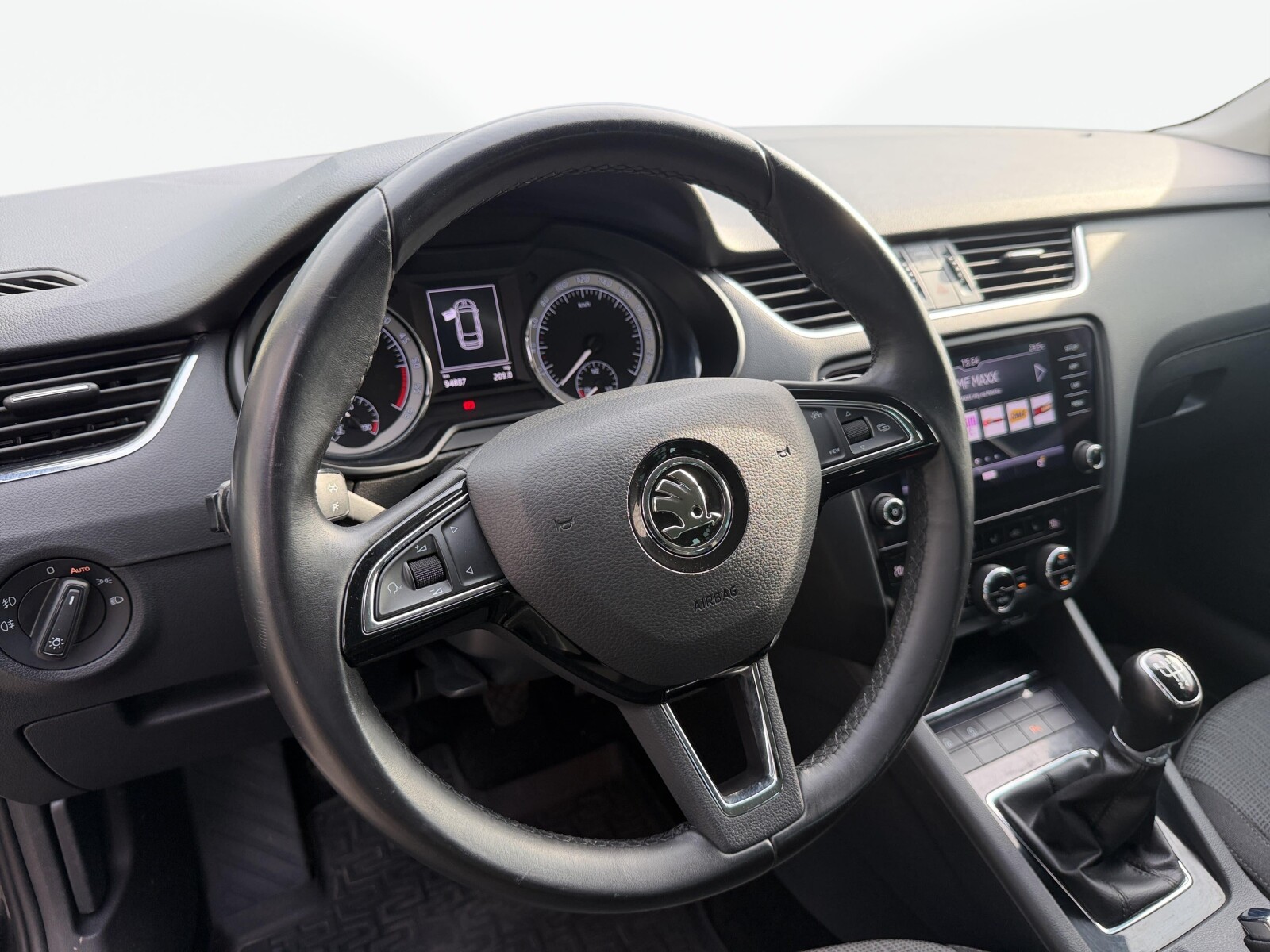 Škoda Octavia Combi - zdjęcie 11