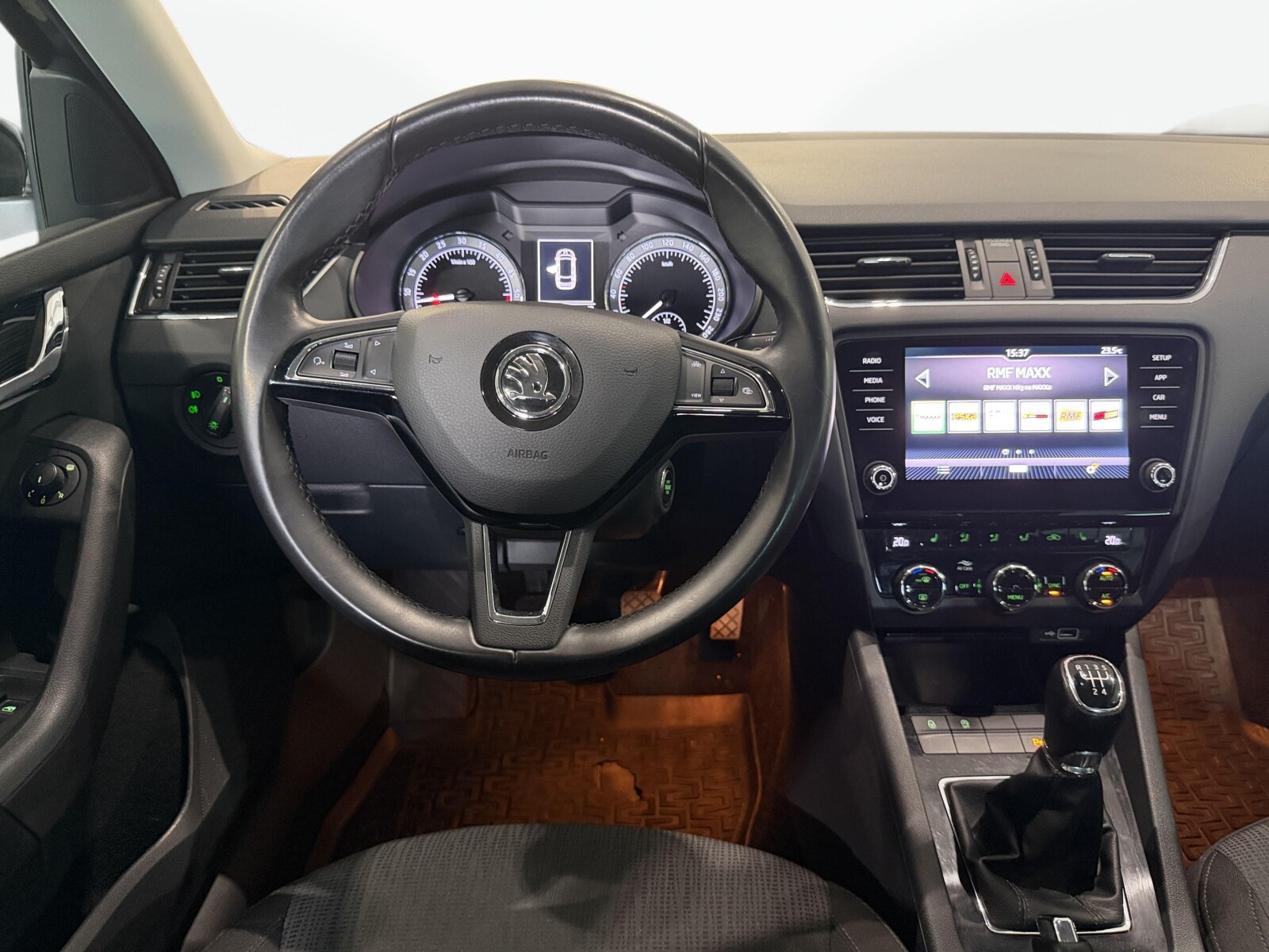 Škoda Octavia Combi - zdjęcie 19