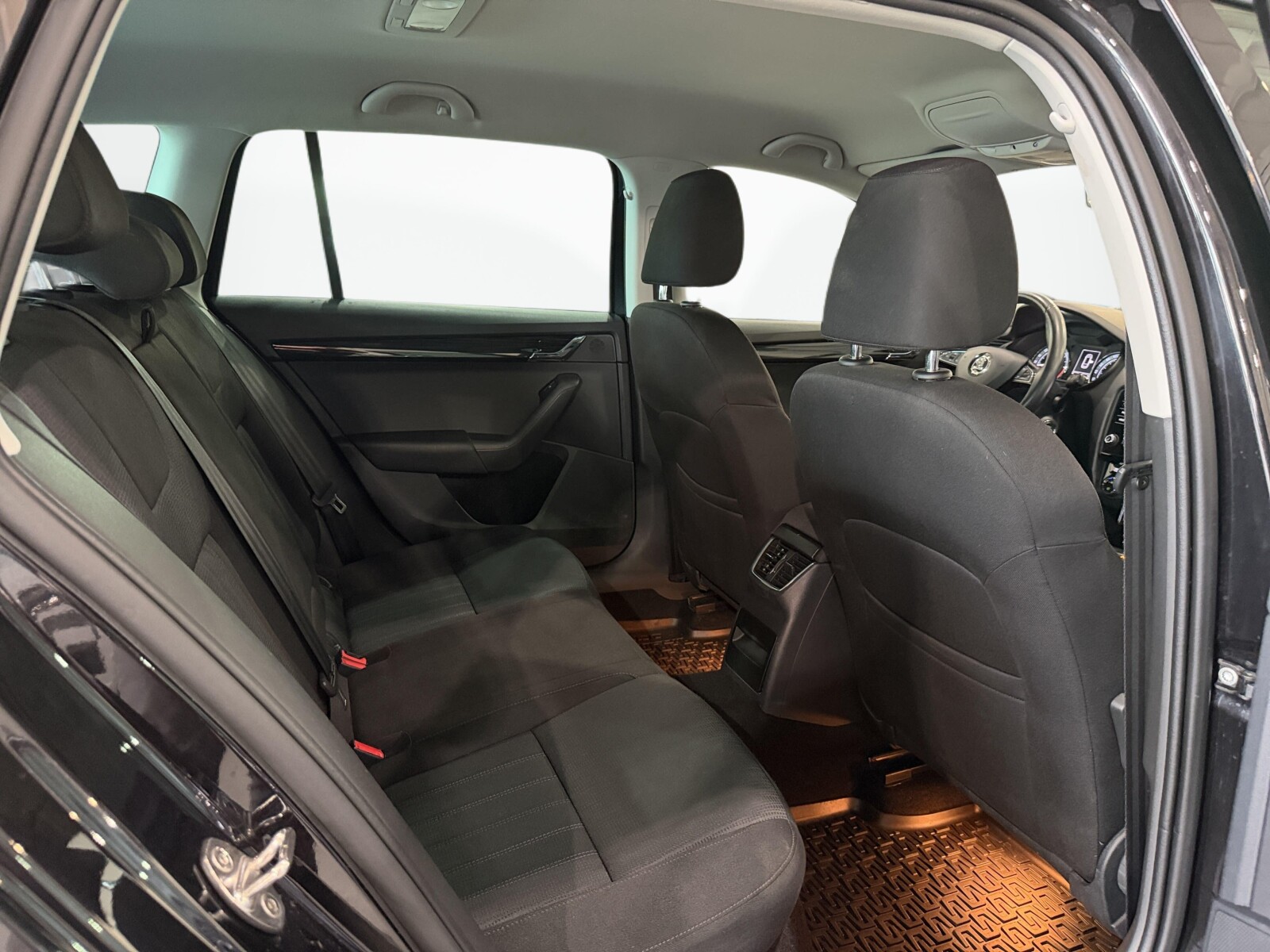 Škoda Octavia Combi - zdjęcie 32