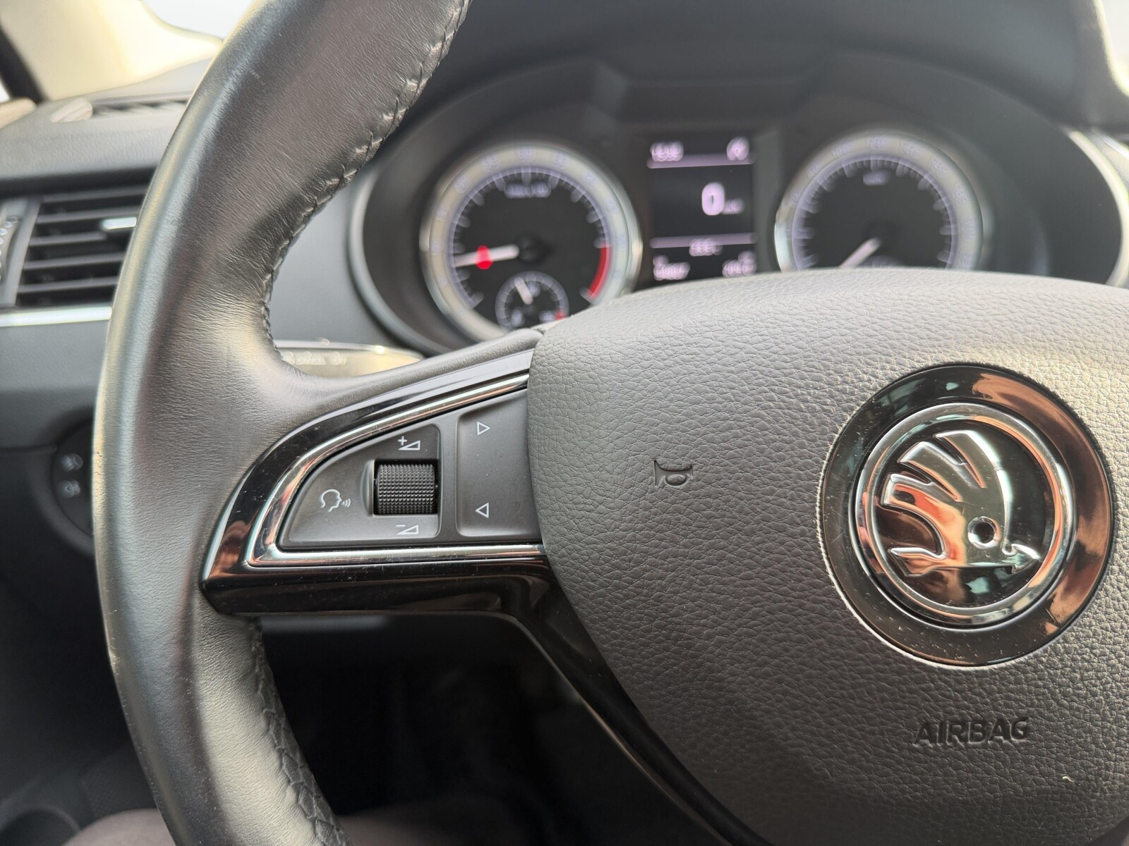 Škoda Octavia Combi - zdjęcie 16