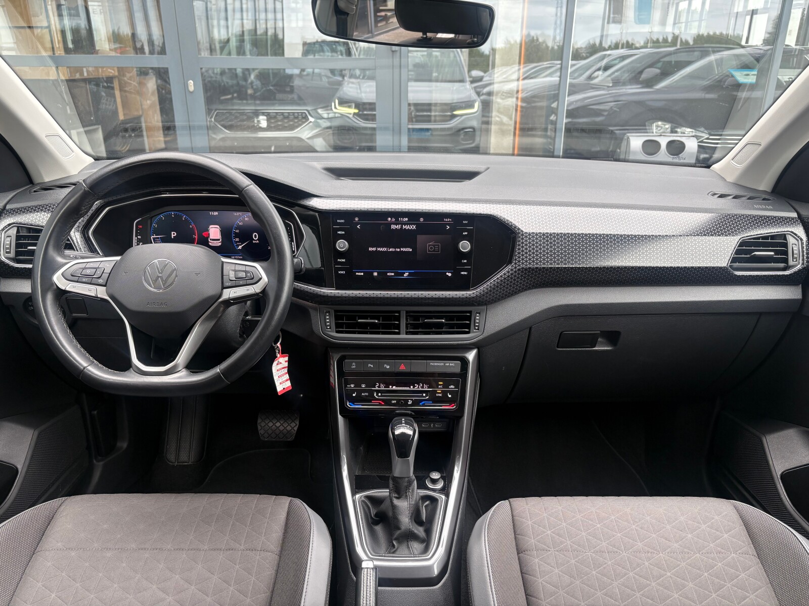 Volkswagen T-Cross - zdjęcie 9