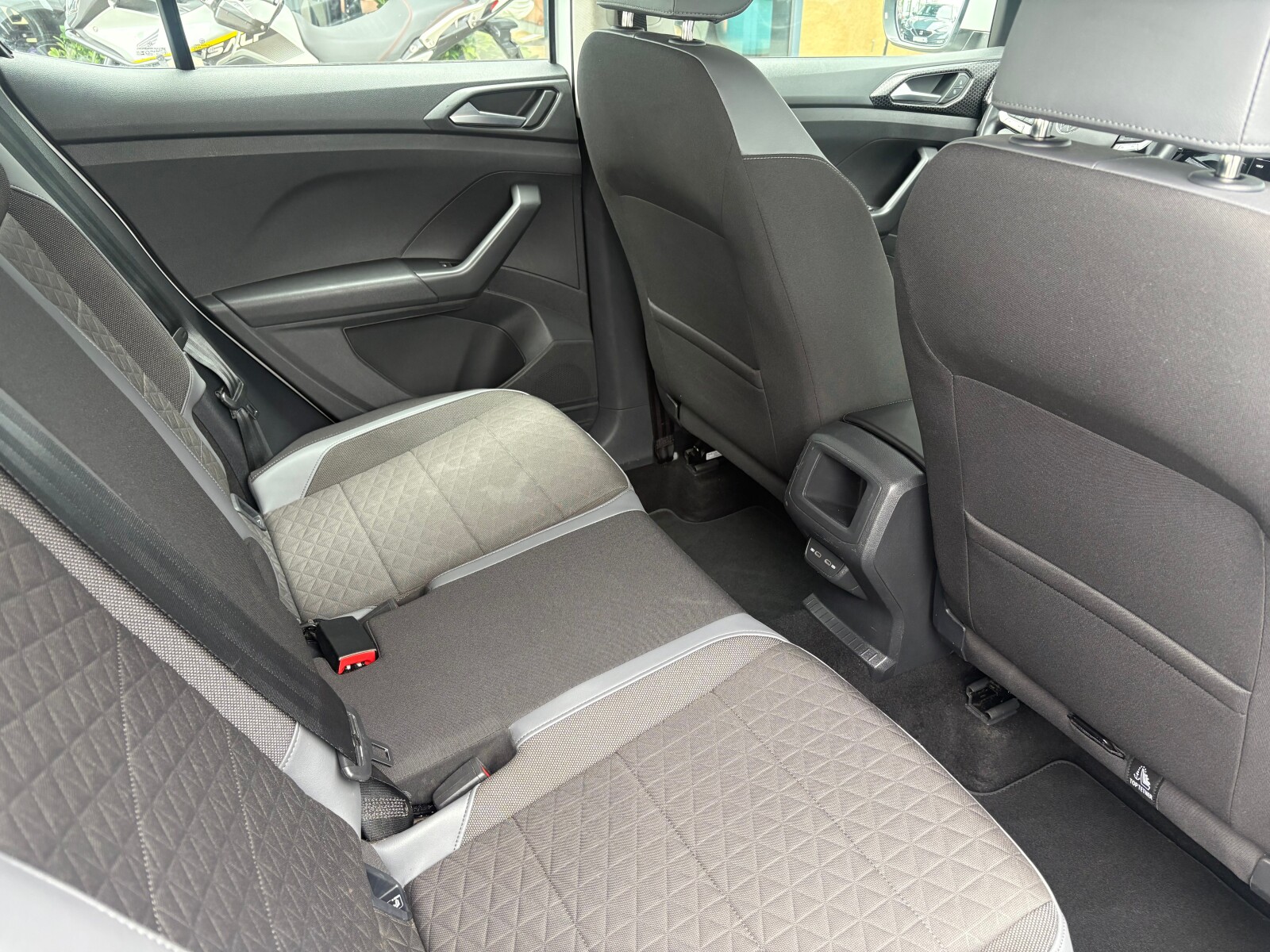 Volkswagen T-Cross - zdjęcie 14