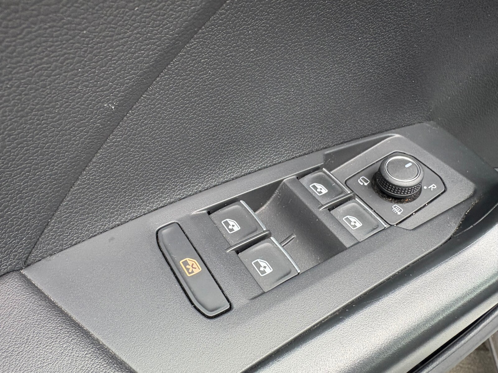 Volkswagen T-Cross - zdjęcie 18