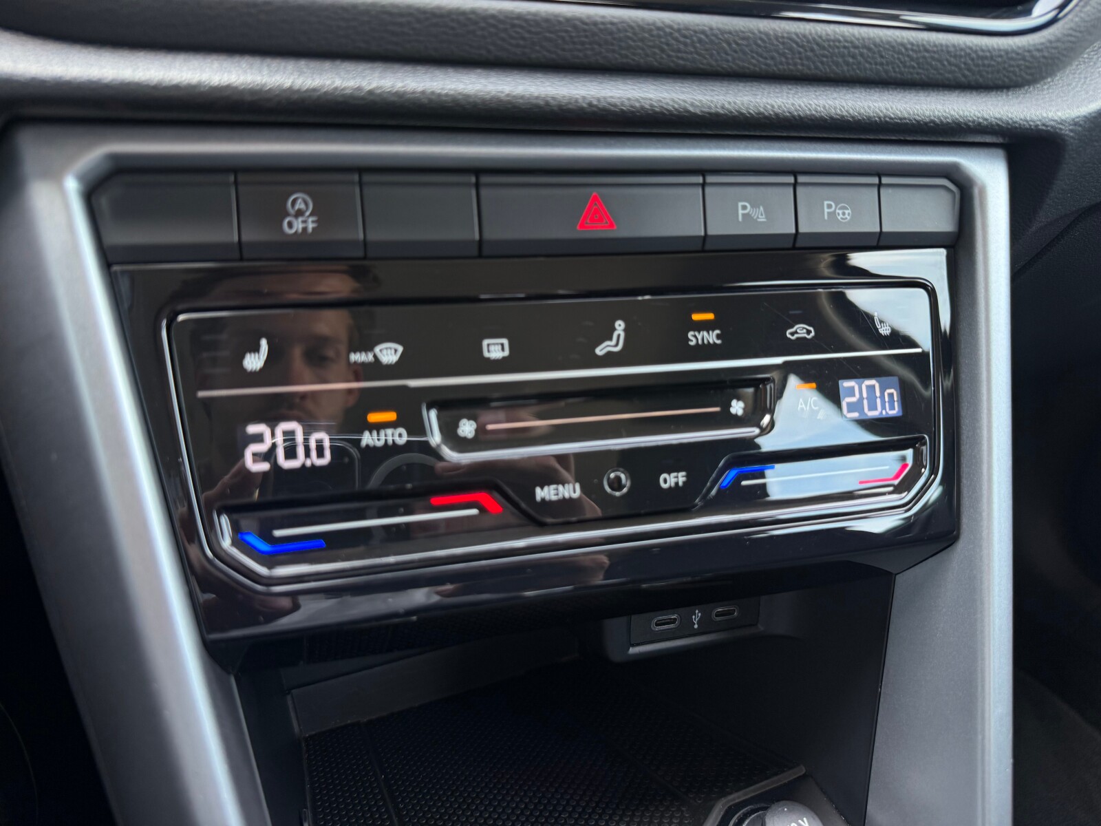 Volkswagen T-Roc - zdjęcie 23