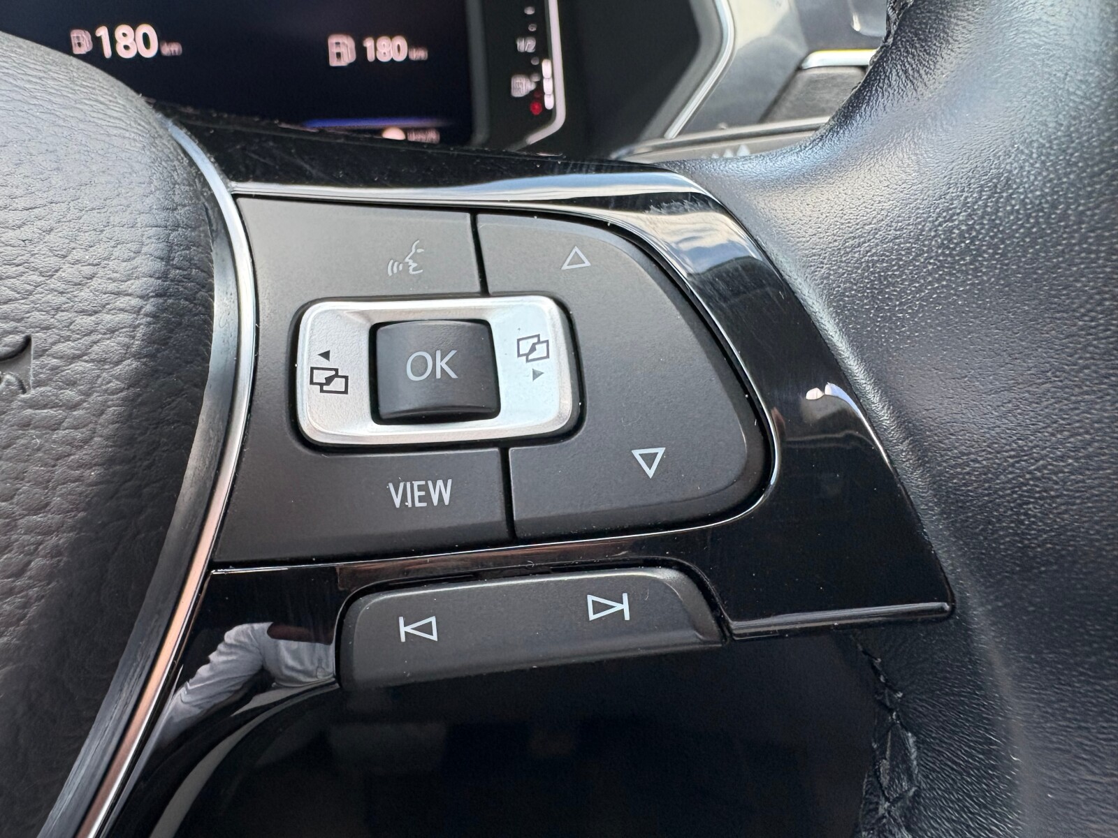 Volkswagen Tiguan Allspace - zdjęcie 27